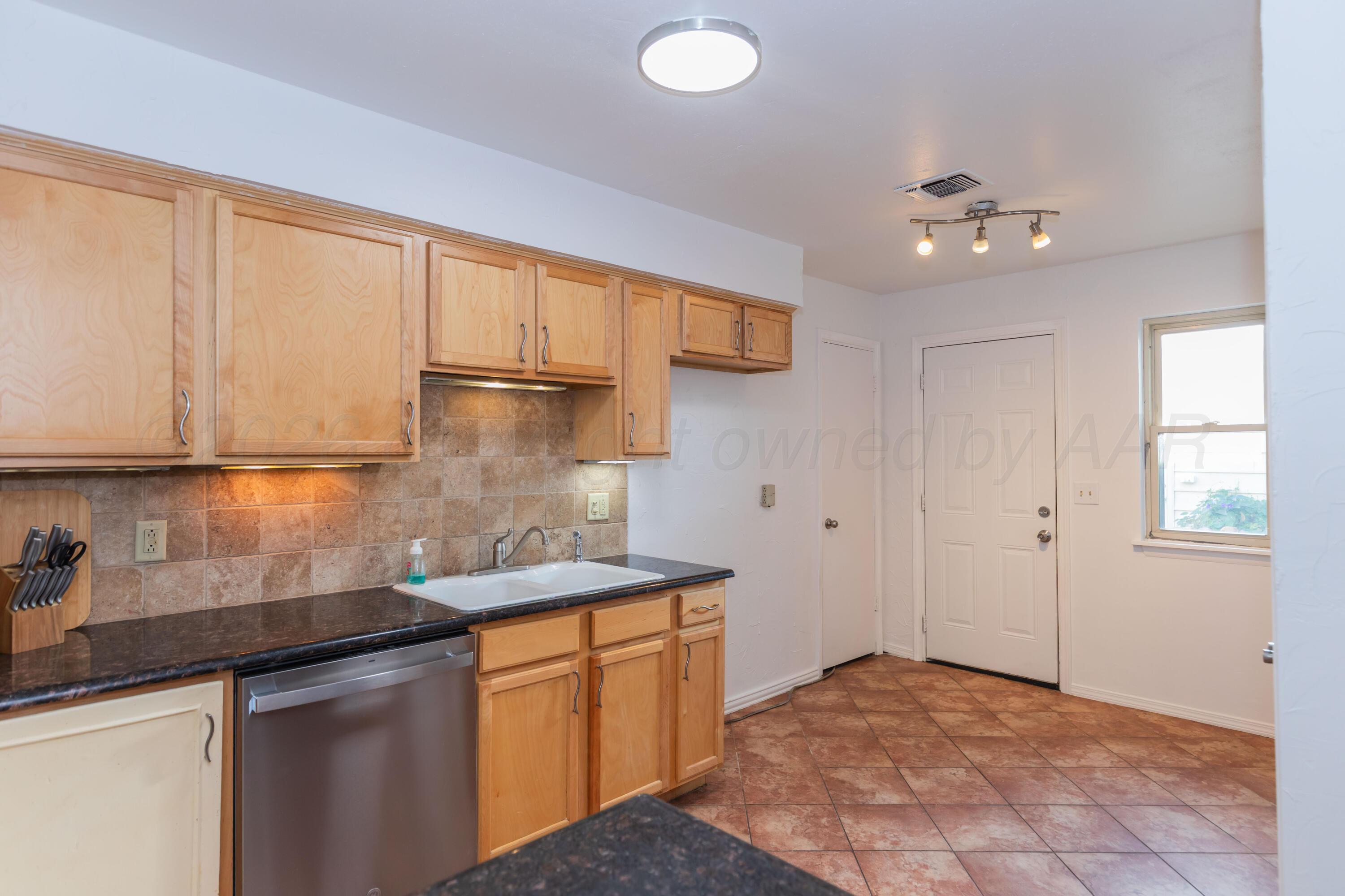 6925 Hurst Street Property Photo 13