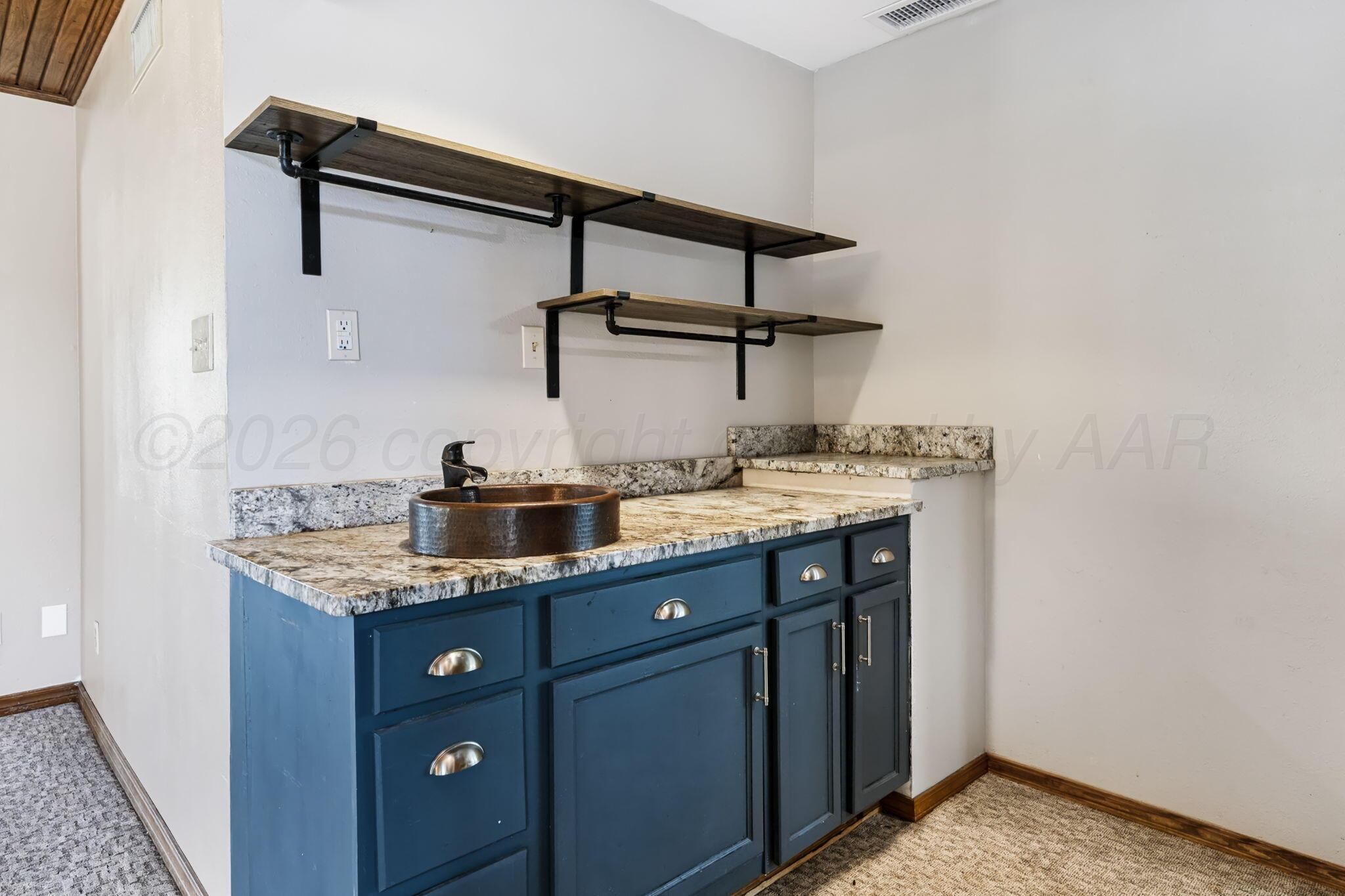 10 Didrickson Lane Property Photo 8