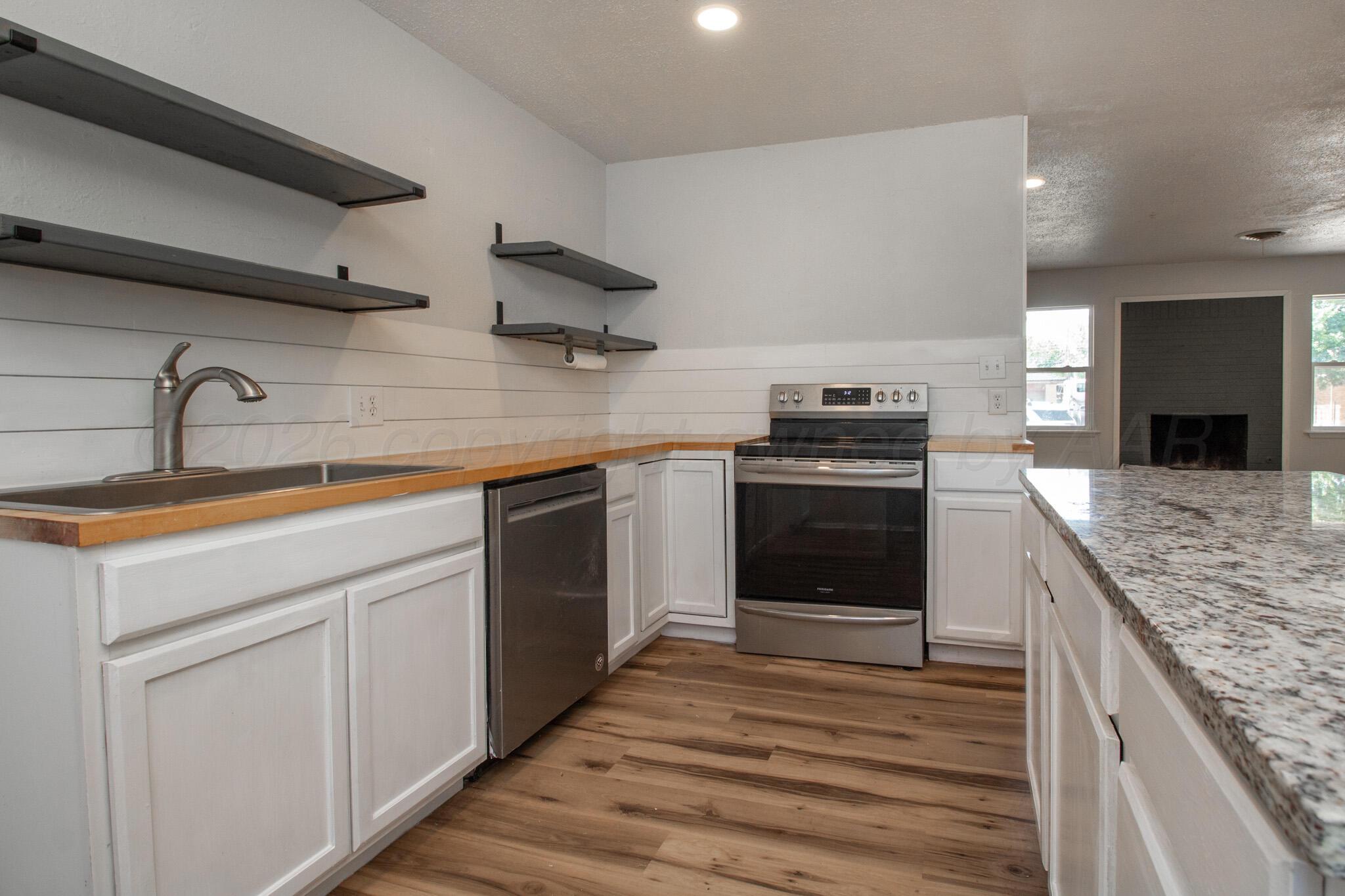 1323 Smiley Street Property Photo 6