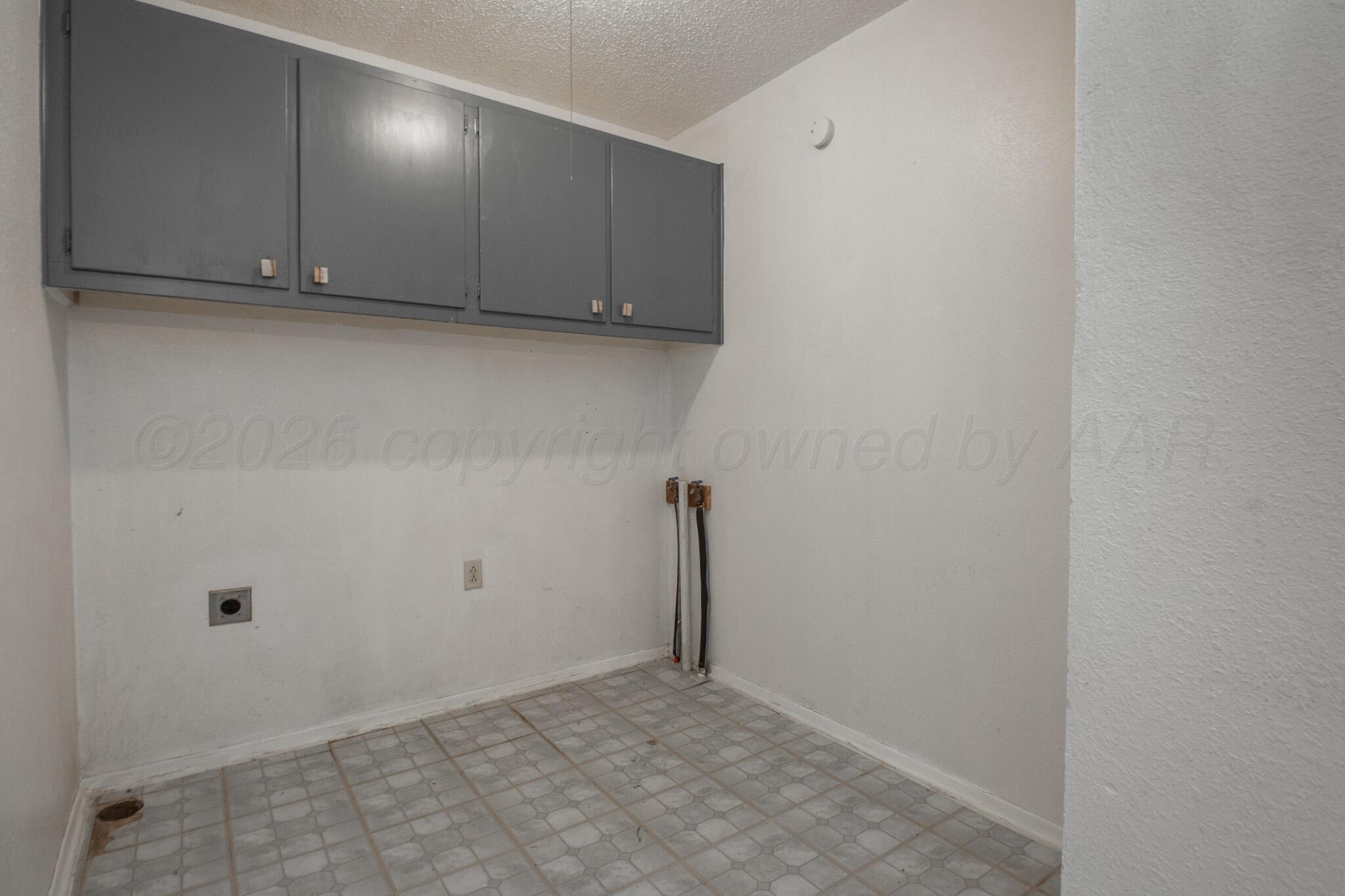 1323 Smiley Street Property Photo 10