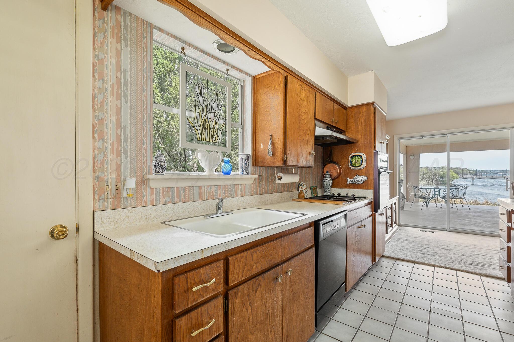122 Dolphin Terrace Property Photo 32