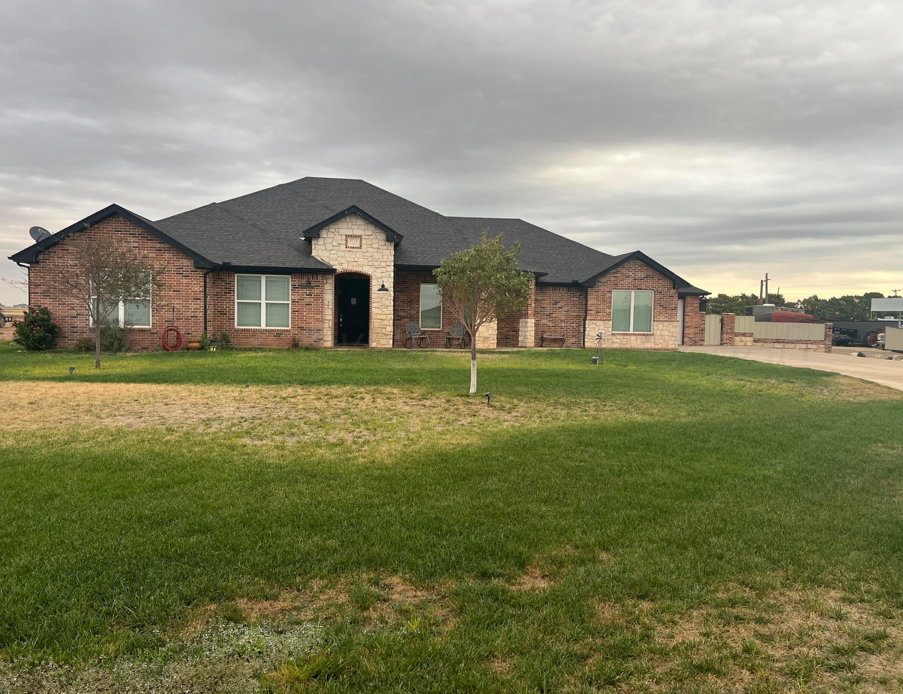 8714 Paintbrush Drive Property Photo 2