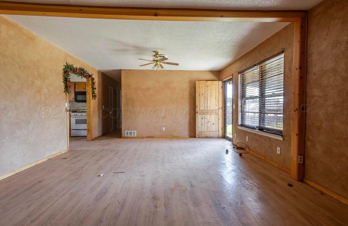 220 Nw 11th Street Property Photo 3