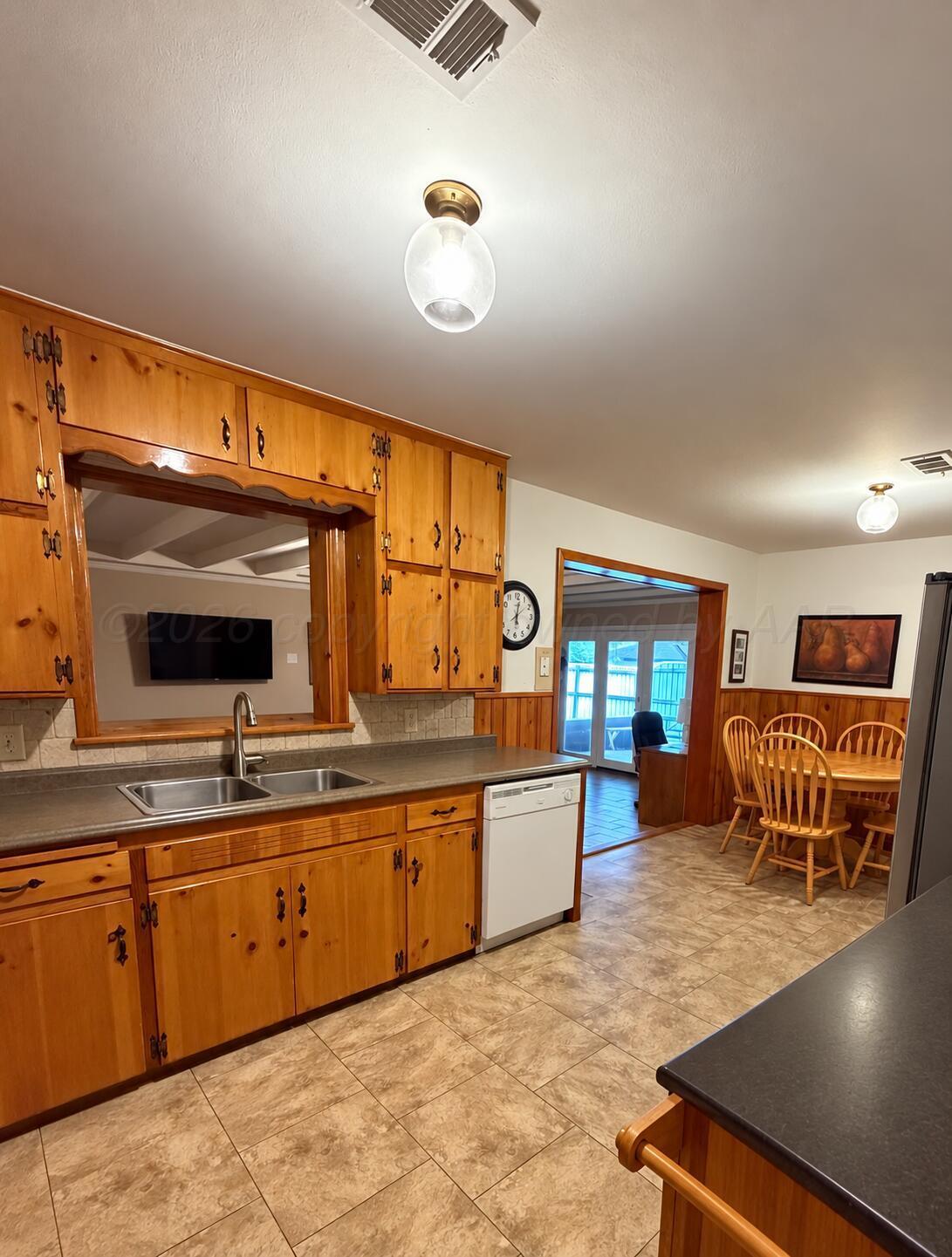 333 Hudson Avenue Property Photo 8