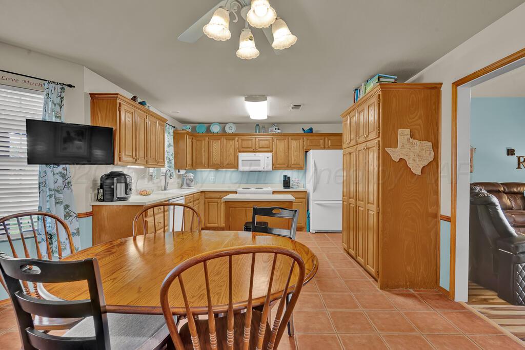 303 Alamo Street Property Photo 5