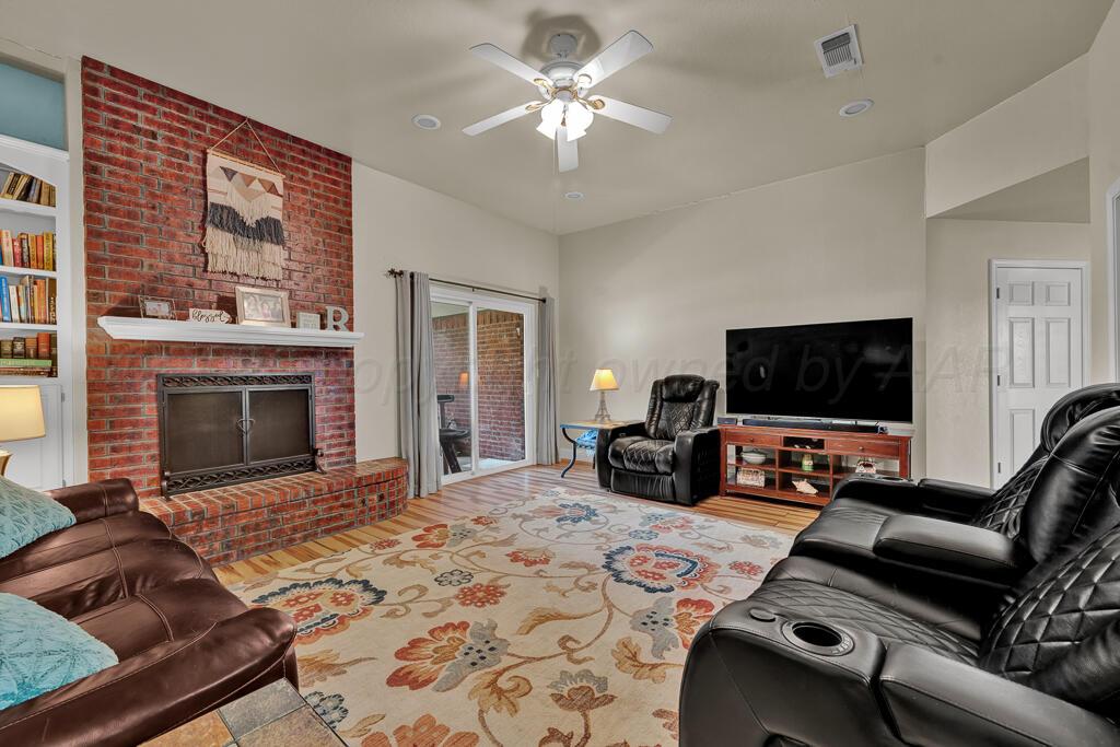 303 Alamo Street Property Photo 11