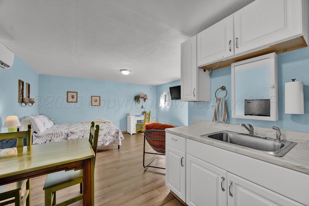 306 Alamo Street Property Photo 5