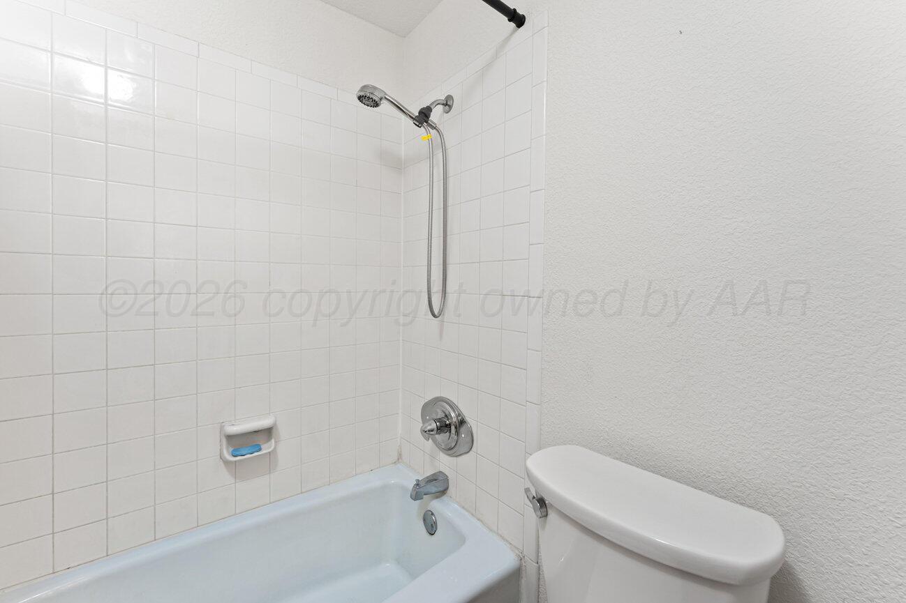 3000 Fleetwood #d-7 Property Photo 16