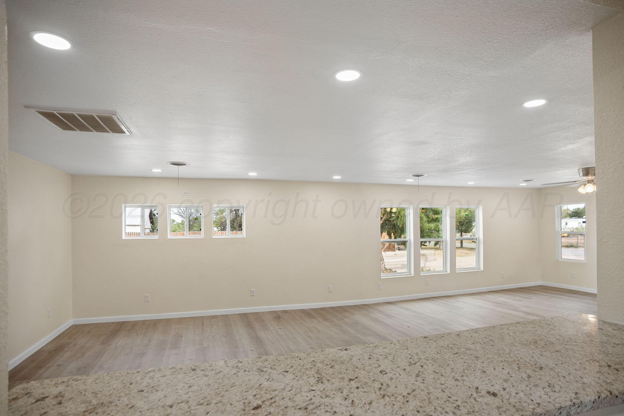 321 N Rider Street Property Photo 4