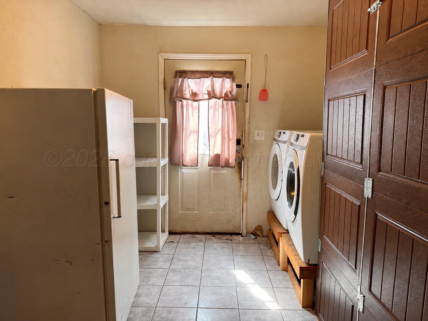 928 E Fisher Street Property Photo 9