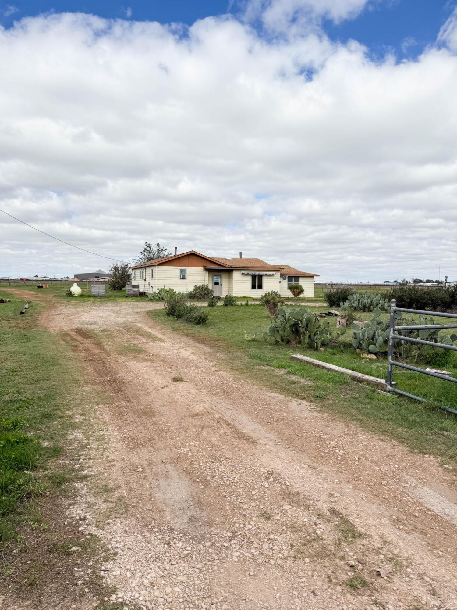 14500 Davis Road Property Photo 2