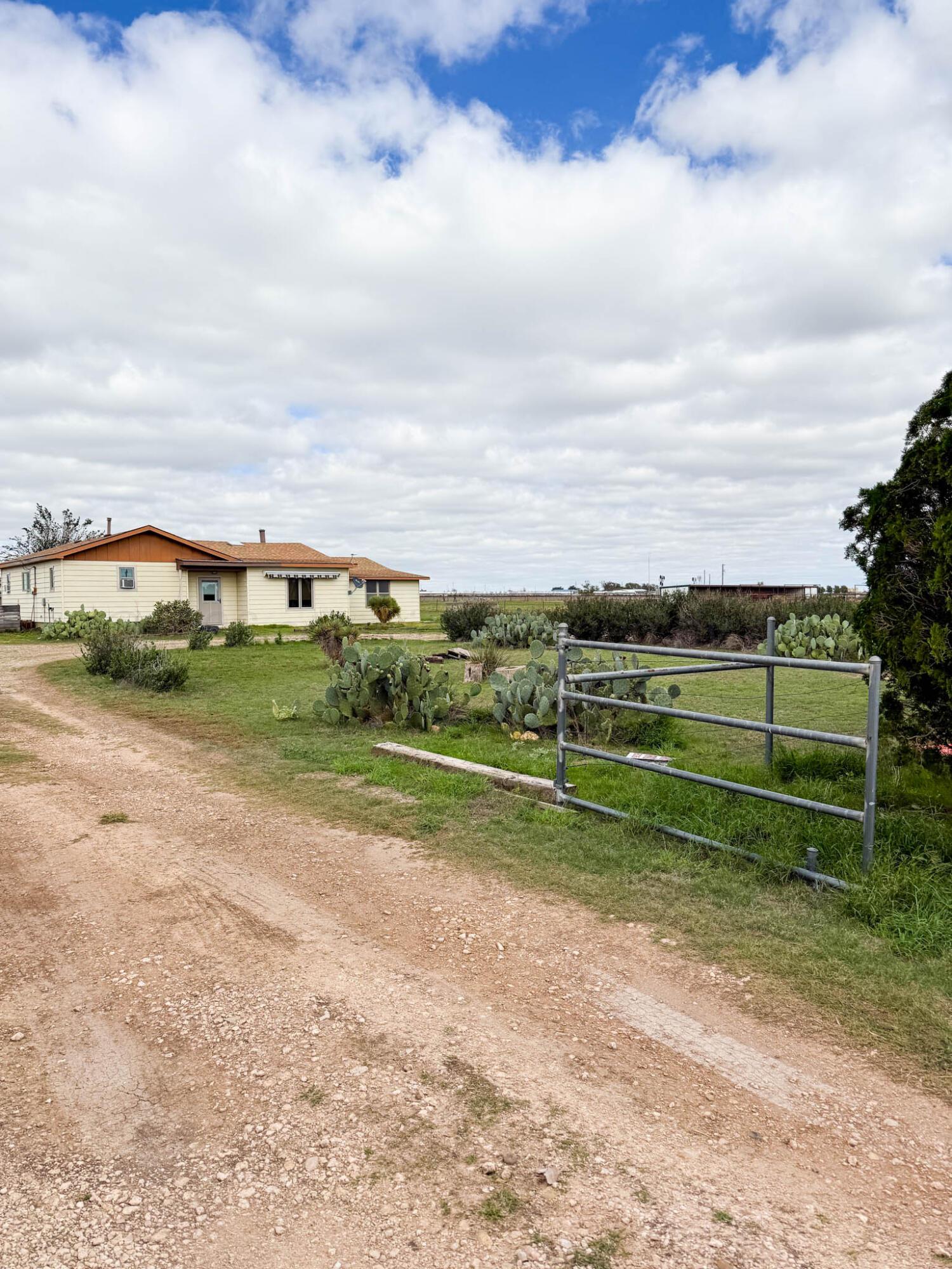 14500 Davis Road Property Photo 4