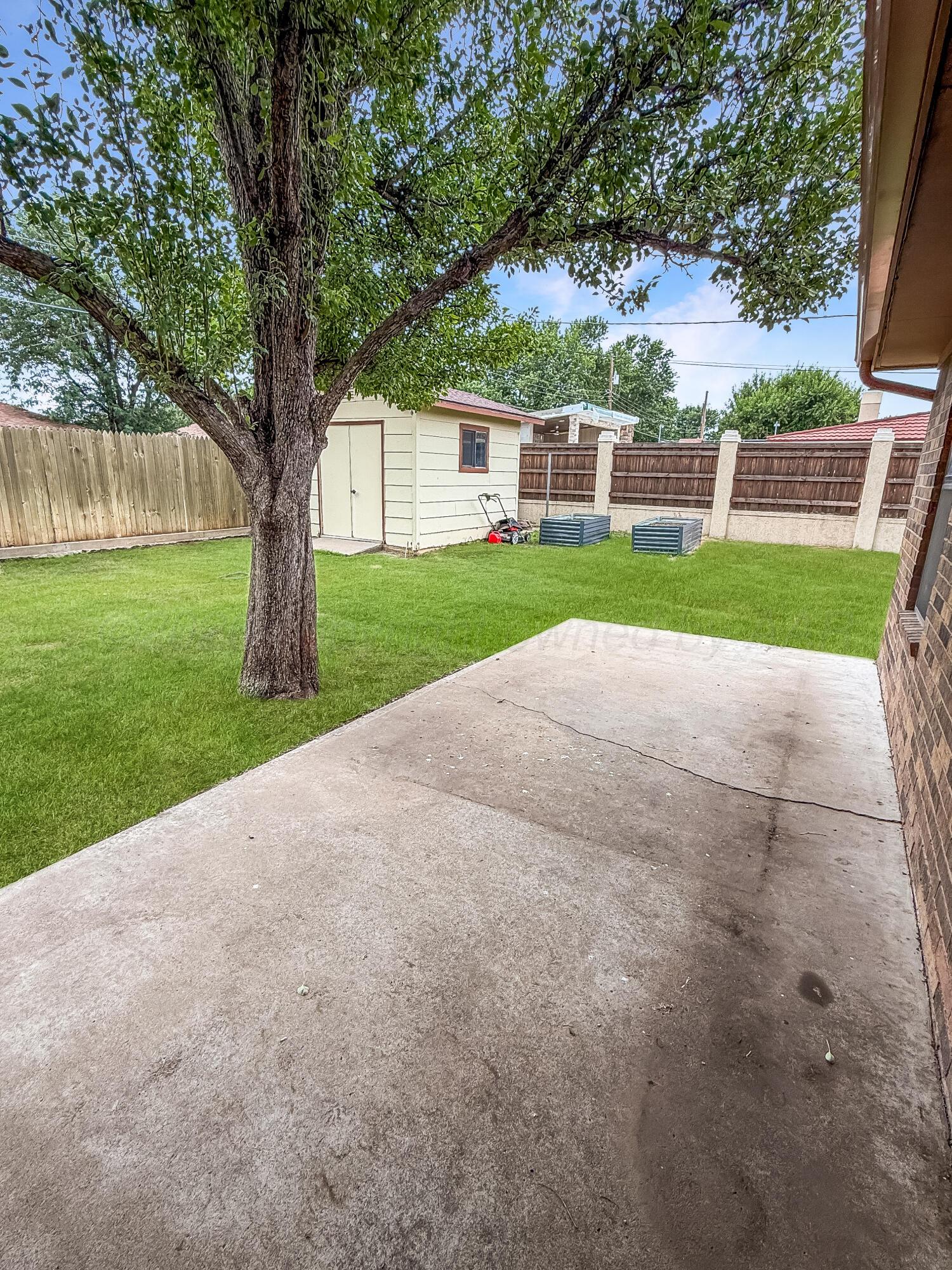 311 Bois D' Arc Property Photo 28
