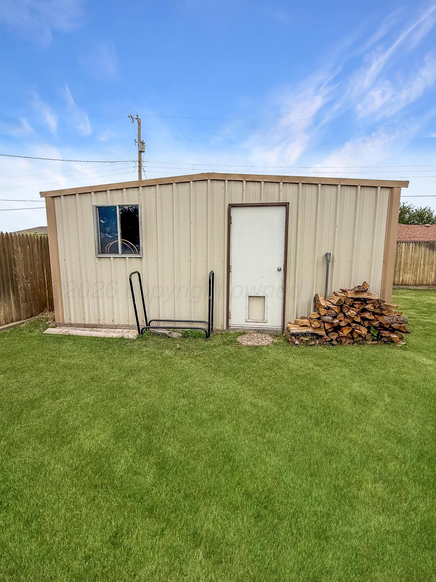 311 Bois D' Arc Property Photo 33