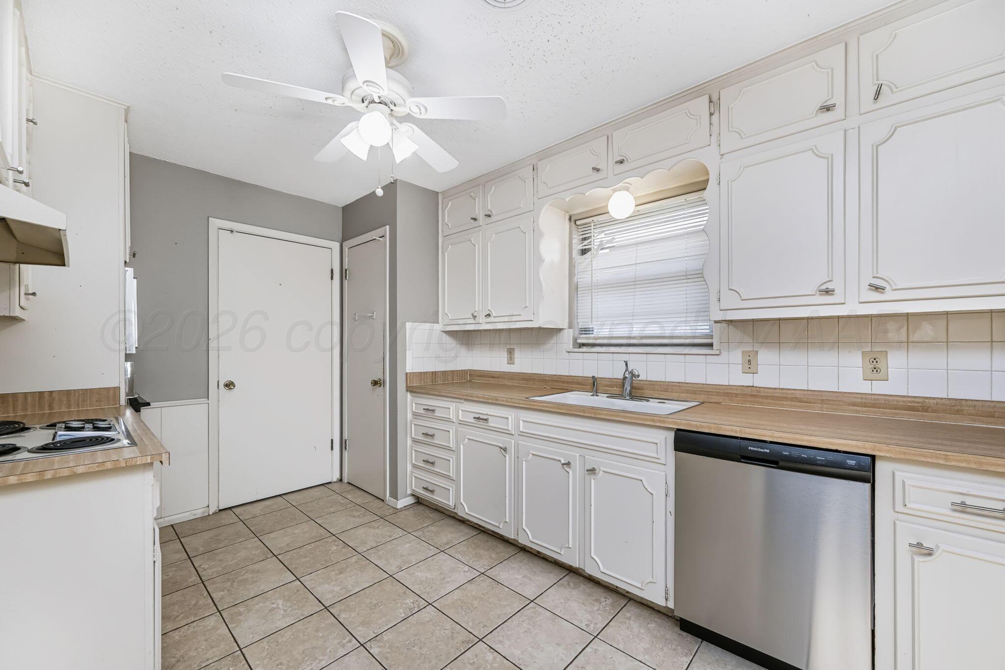 4700 Mesa Circle Property Photo 5