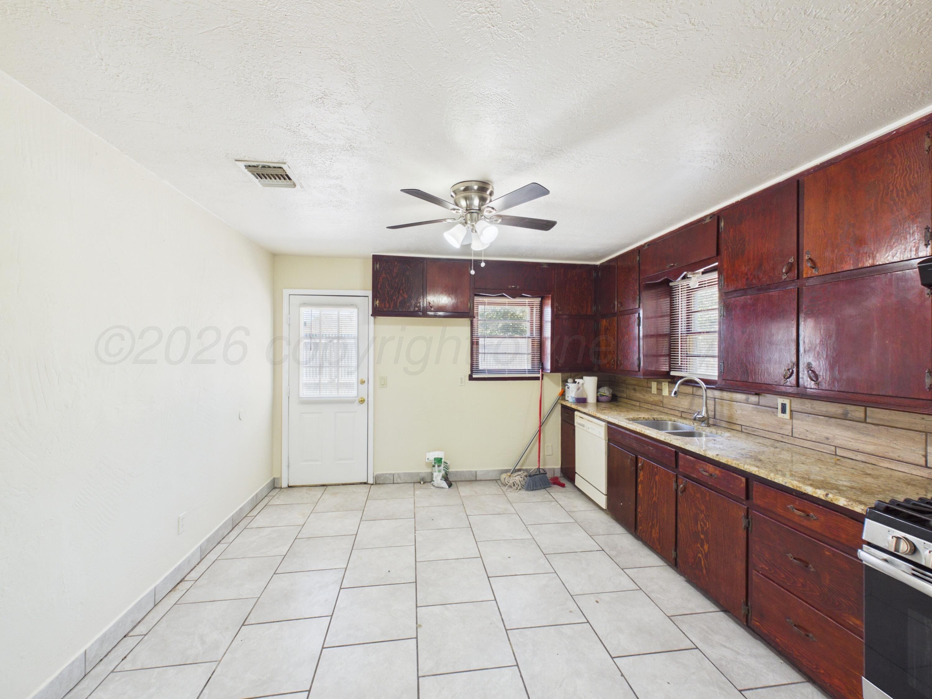 820 Russell Street Property Photo 8