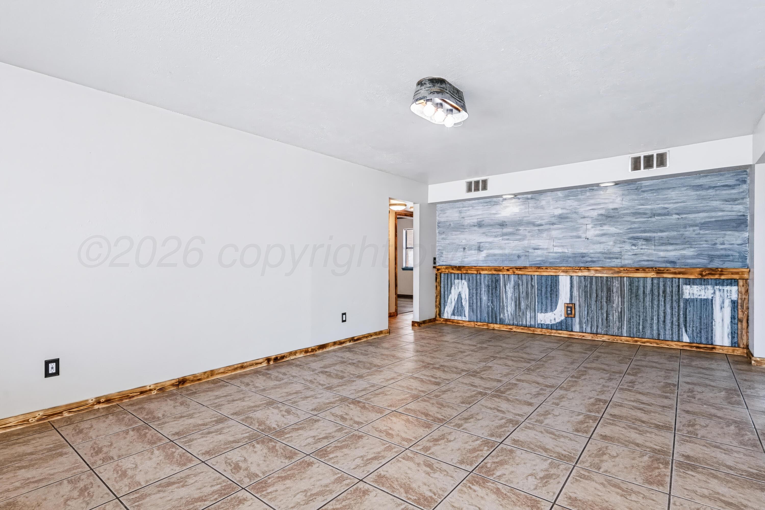 606 S Vaughn Avenue Property Photo 4