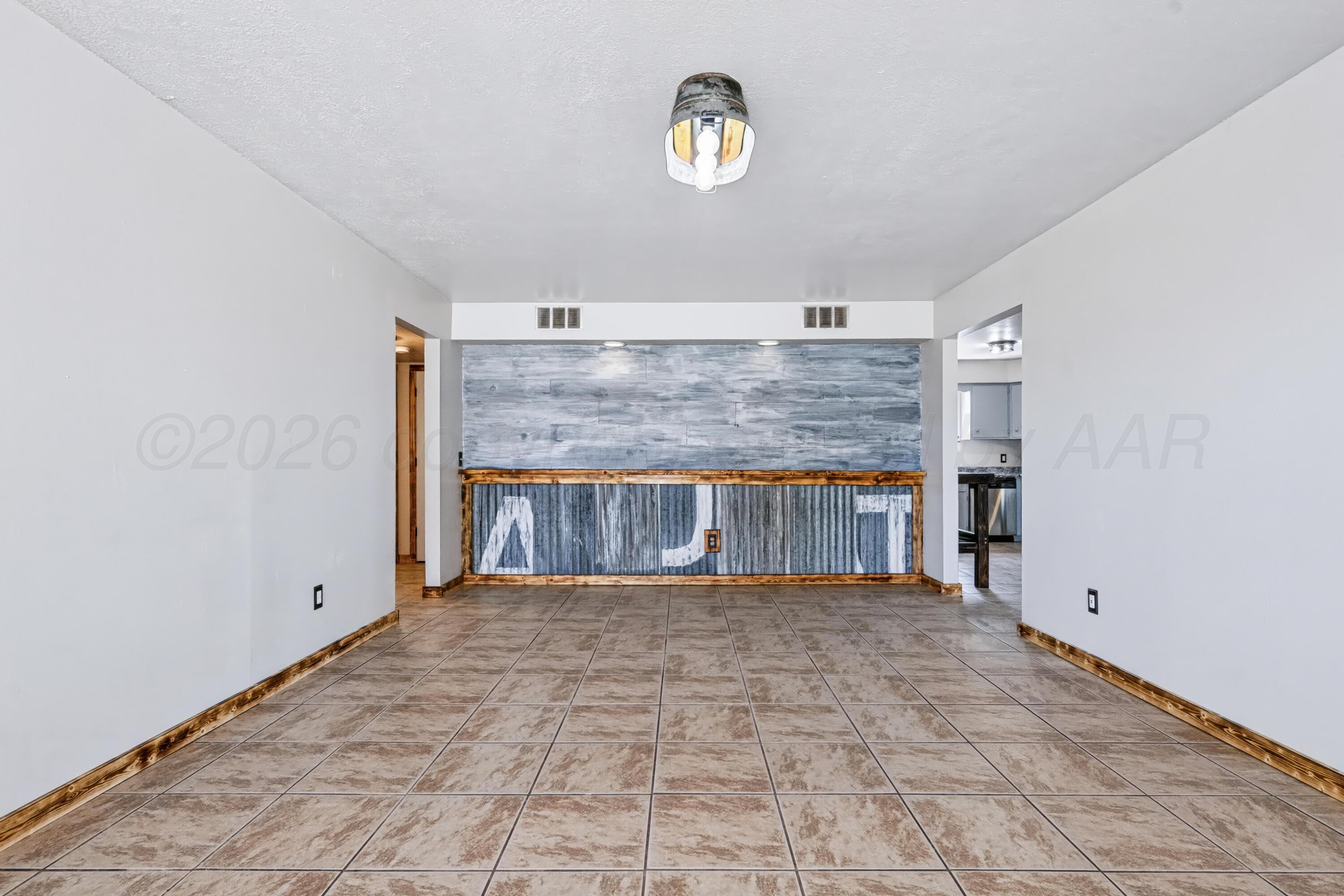 606 S Vaughn Avenue Property Photo 5
