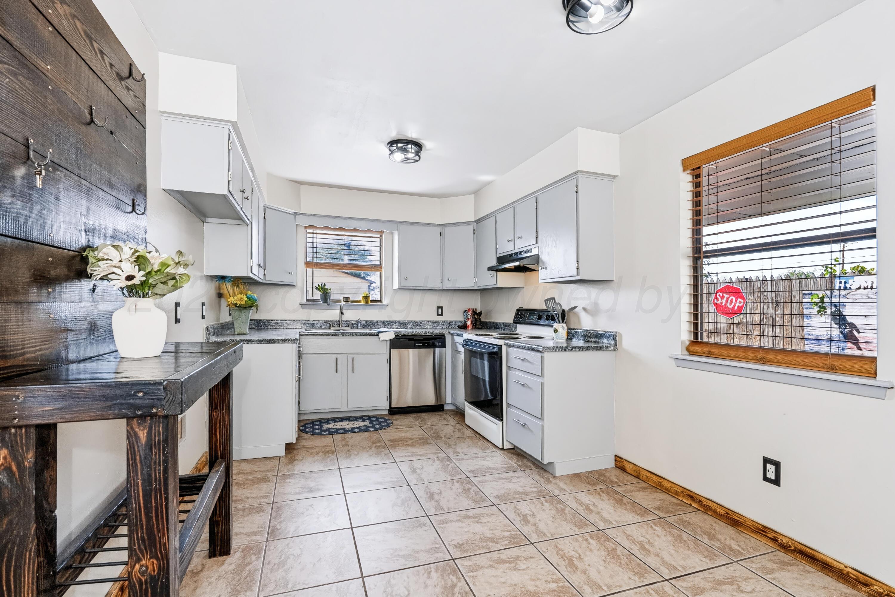 606 S Vaughn Avenue Property Photo 8