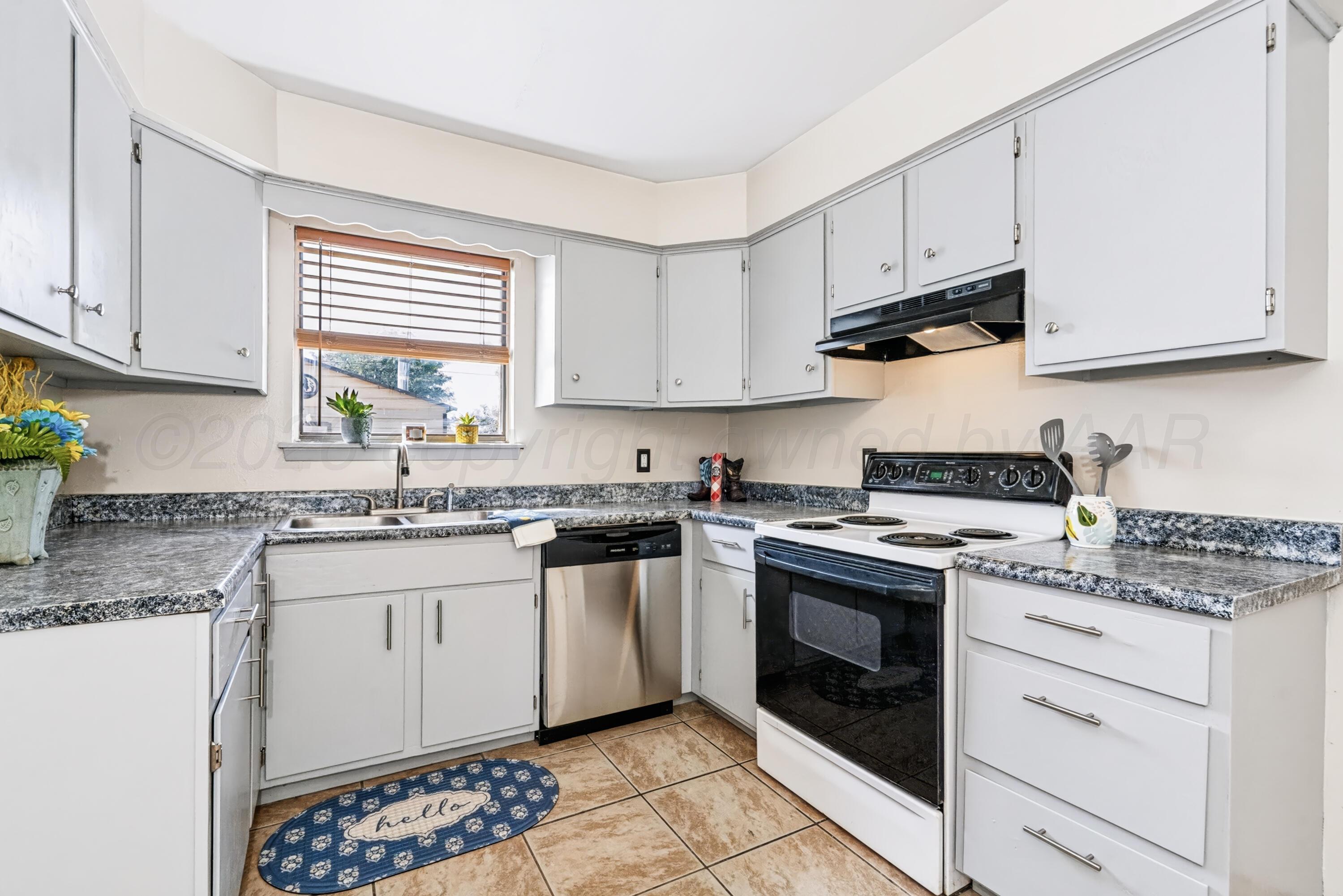 606 S Vaughn Avenue Property Photo 13