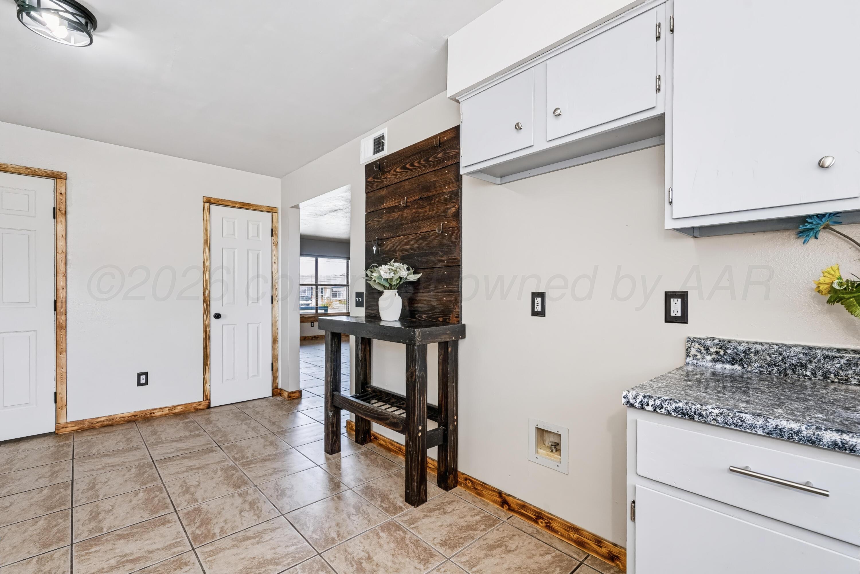 606 S Vaughn Avenue Property Photo 14