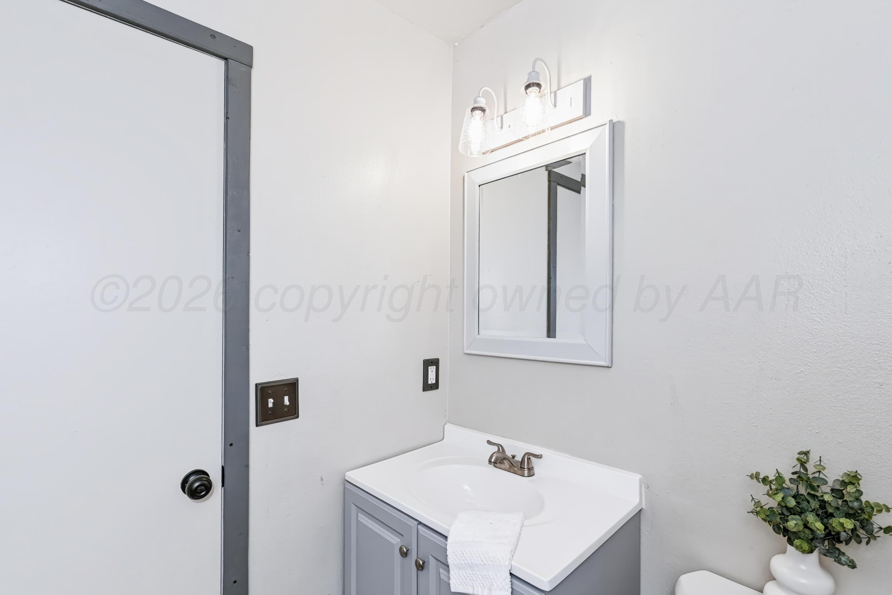606 S Vaughn Avenue Property Photo 22