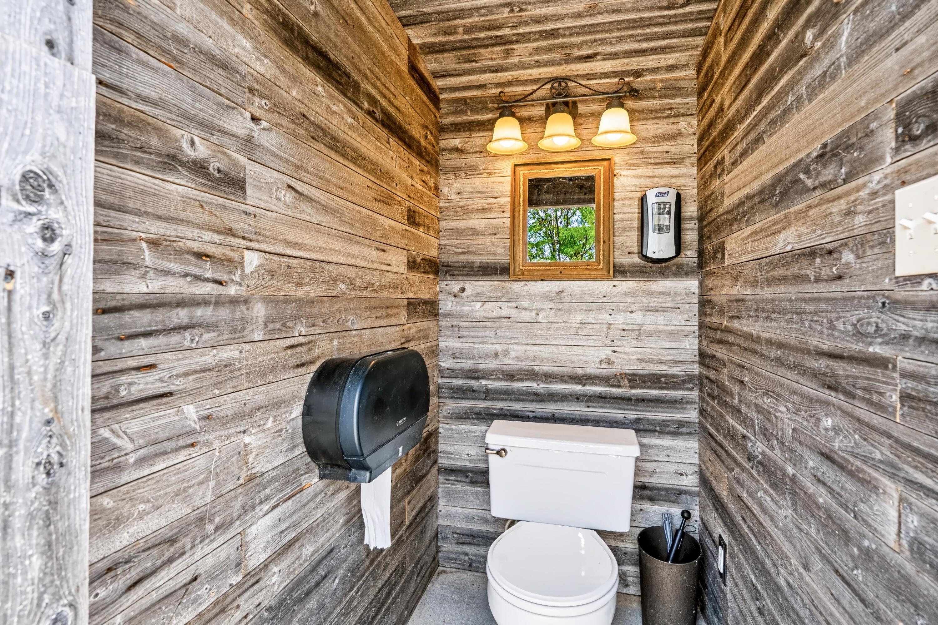606 S Vaughn Avenue Property Photo 33
