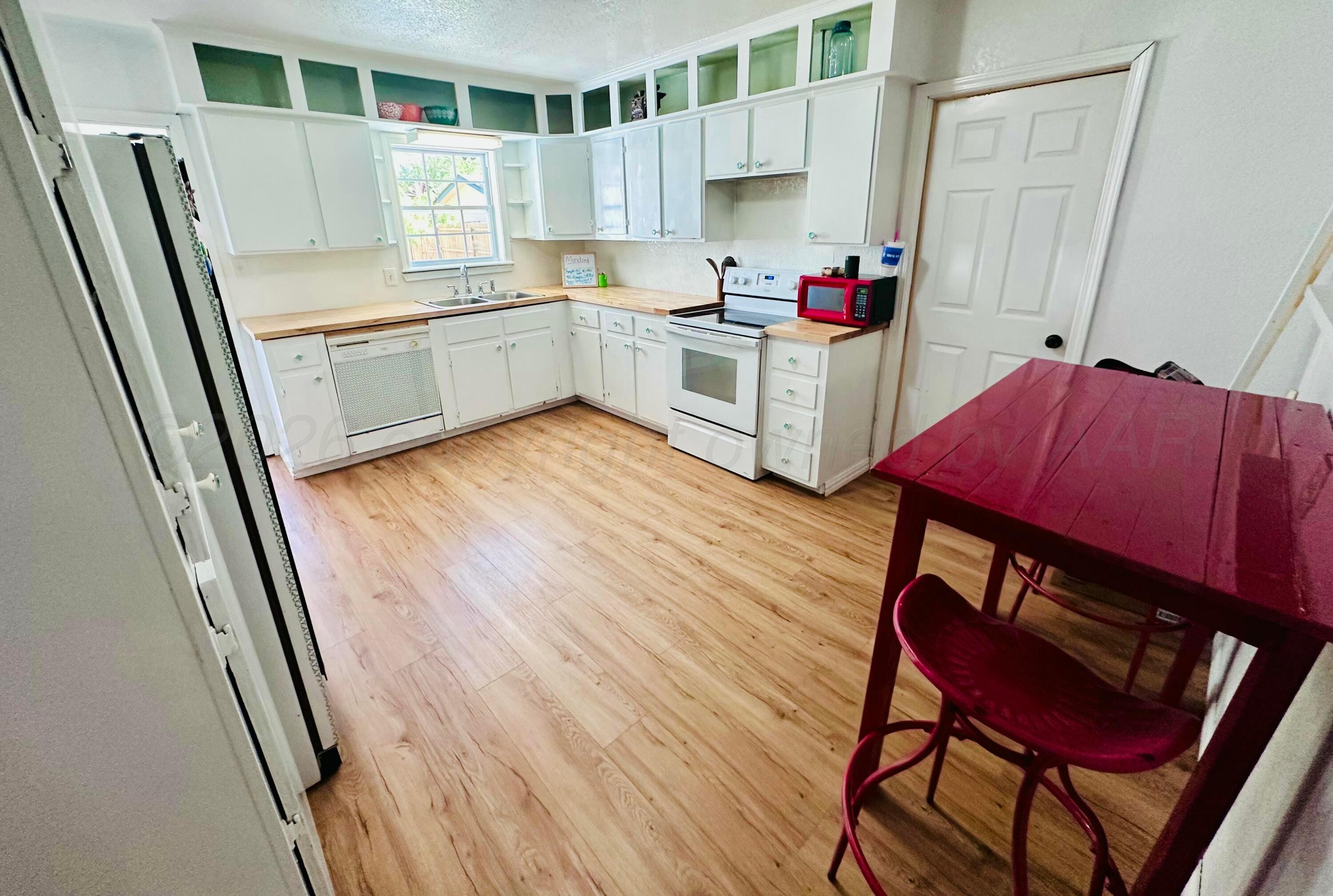 305 S Hoyne Avenue Property Photo 5