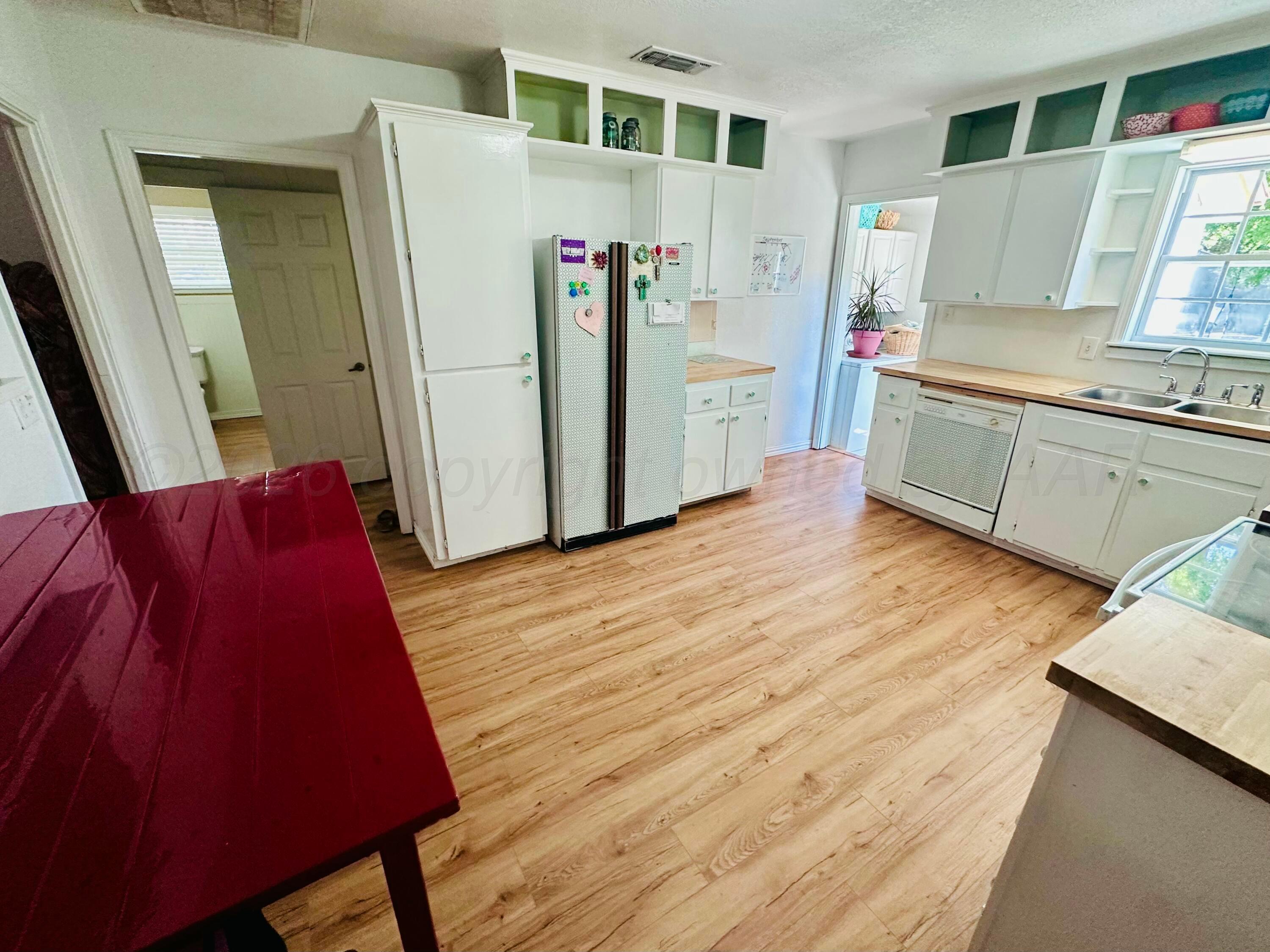 305 S Hoyne Avenue Property Photo 6