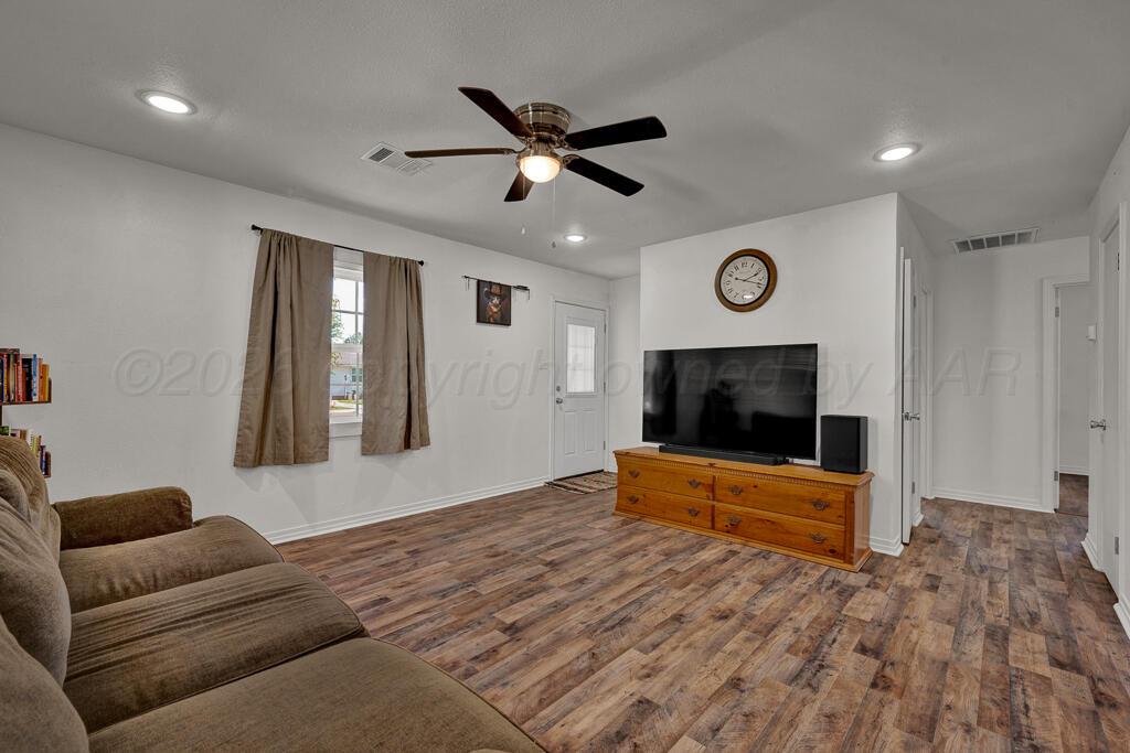 4408 S Travis Street Property Photo 3