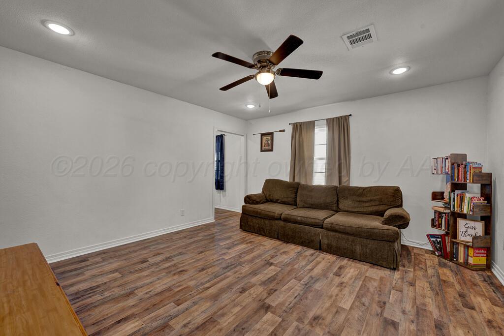 4408 S Travis Street Property Photo 4