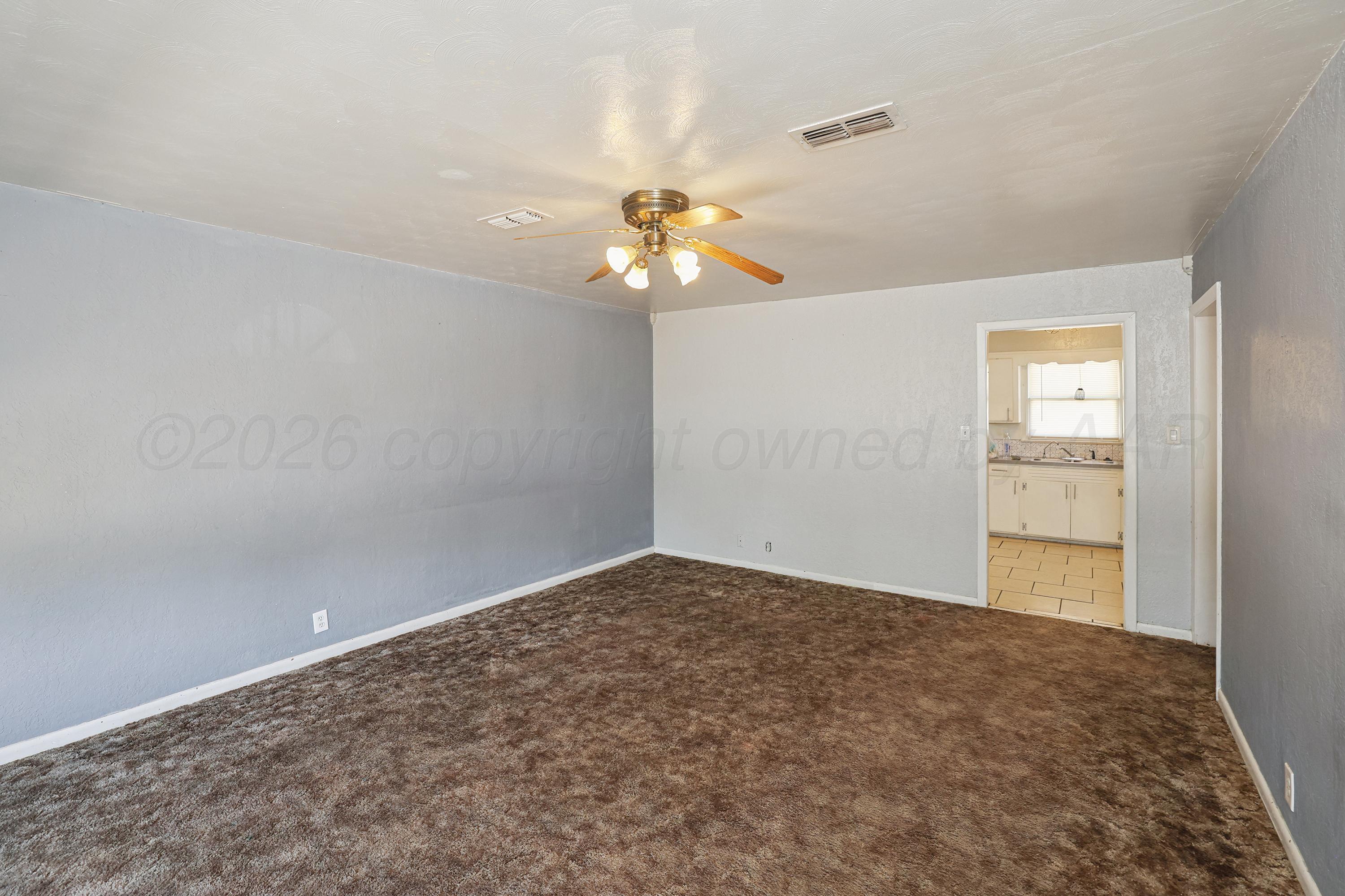 1900 N Wells Street Property Photo 4