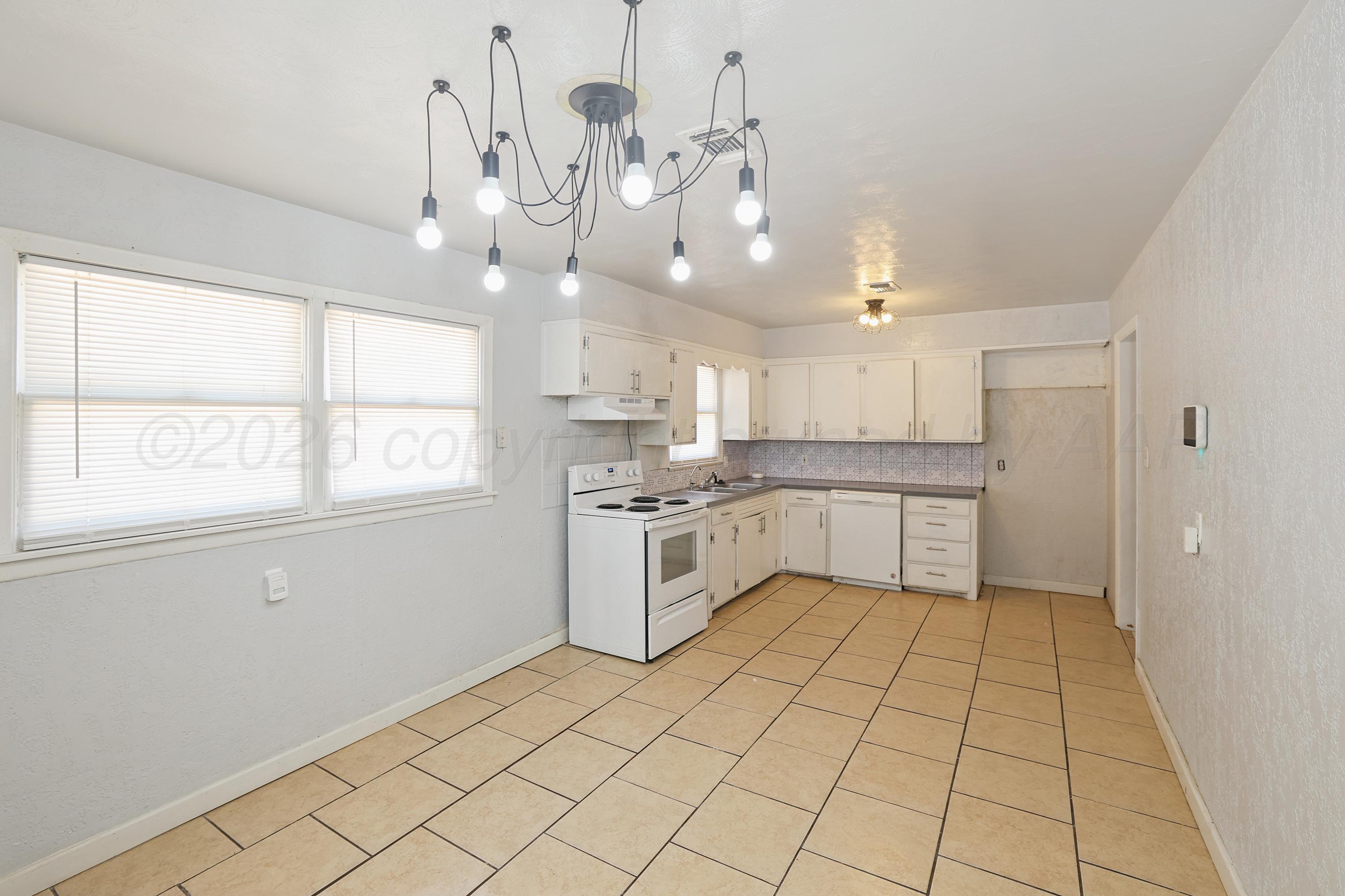1900 N Wells Street Property Photo 5