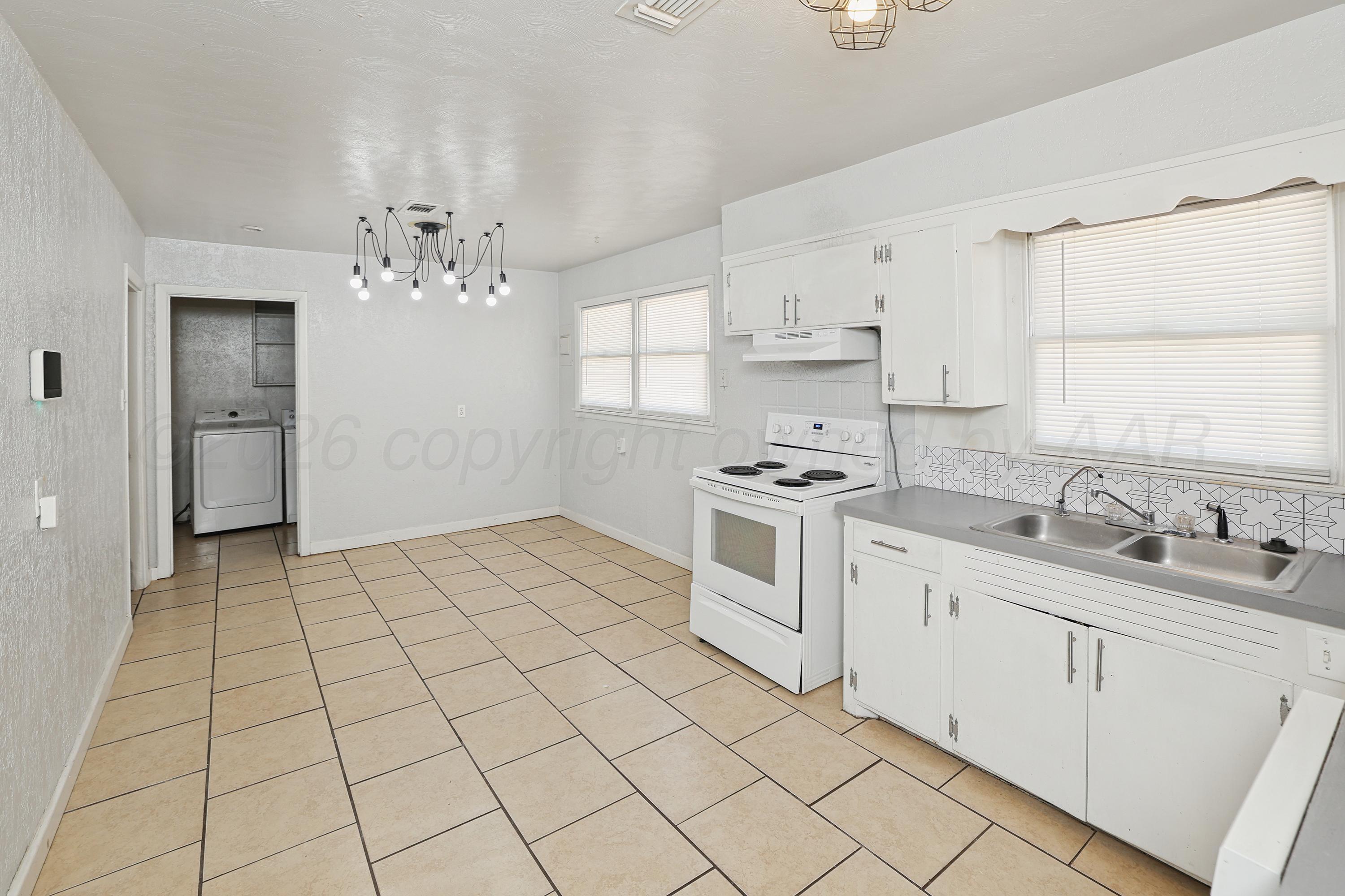 1900 N Wells Street Property Photo 7