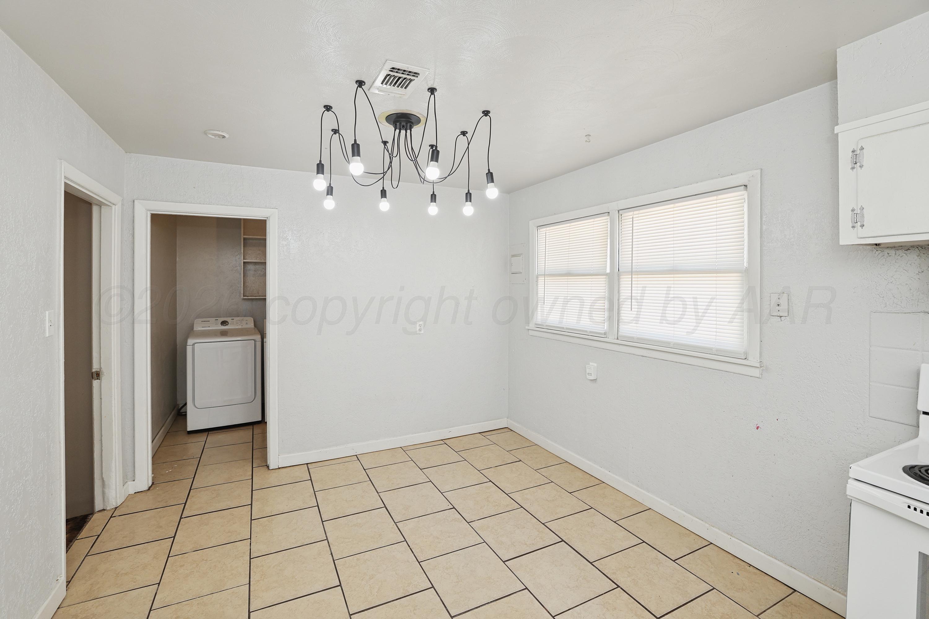 1900 N Wells Street Property Photo 8