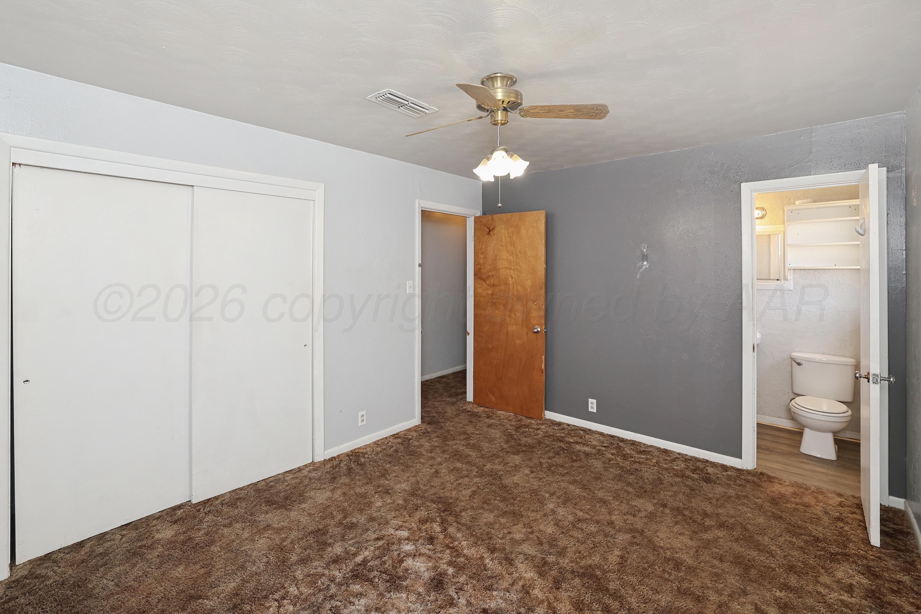 1900 N Wells Street Property Photo 9