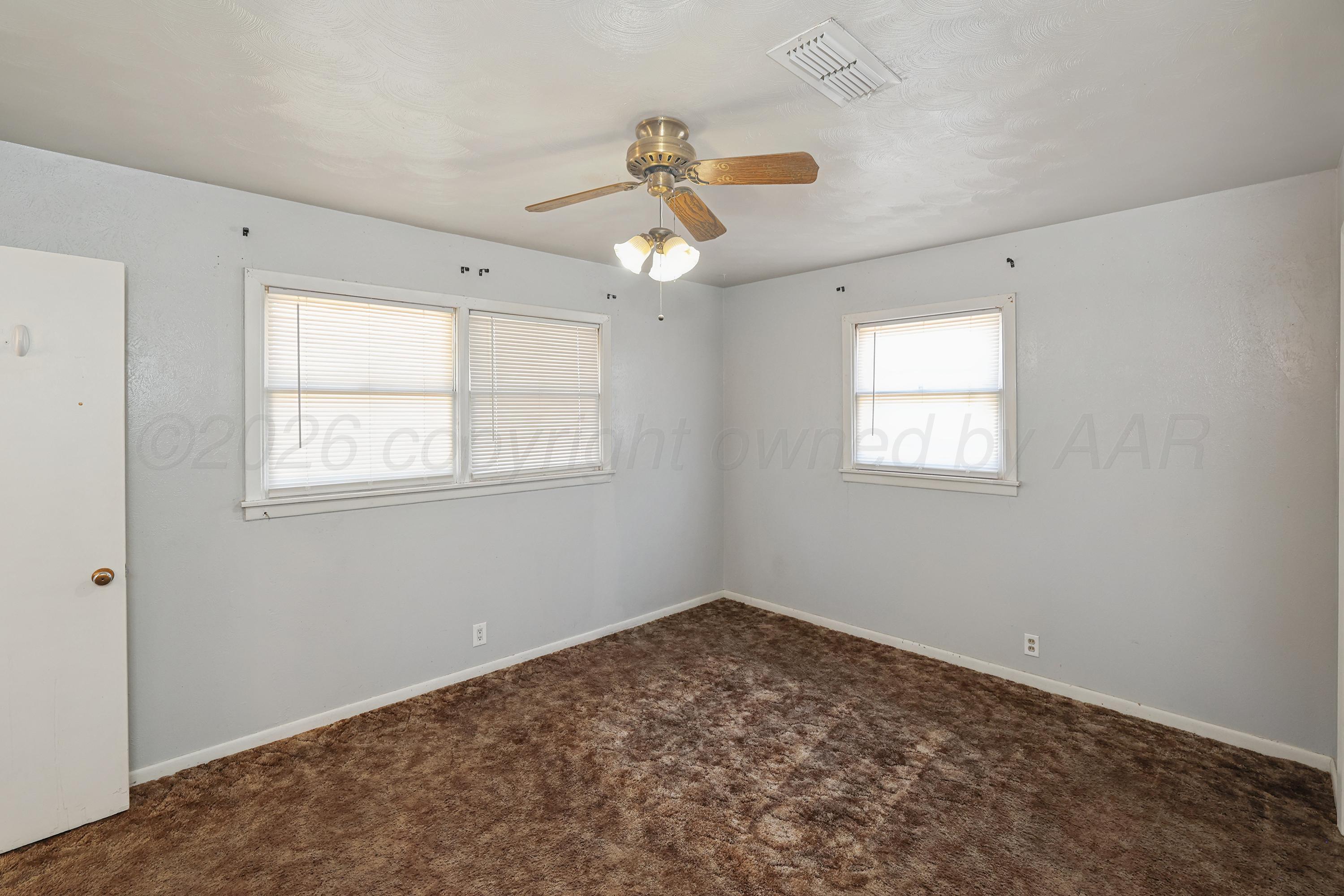 1900 N Wells Street Property Photo 10