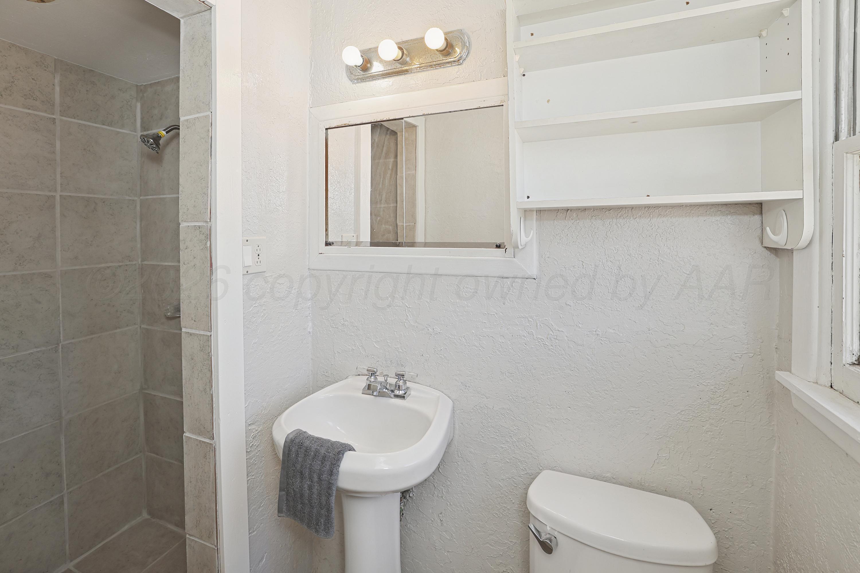 1900 N Wells Street Property Photo 11