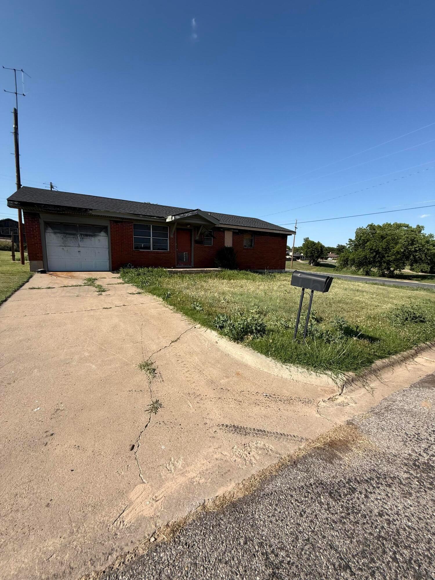 721 E 15th Avenue Property Photo 1