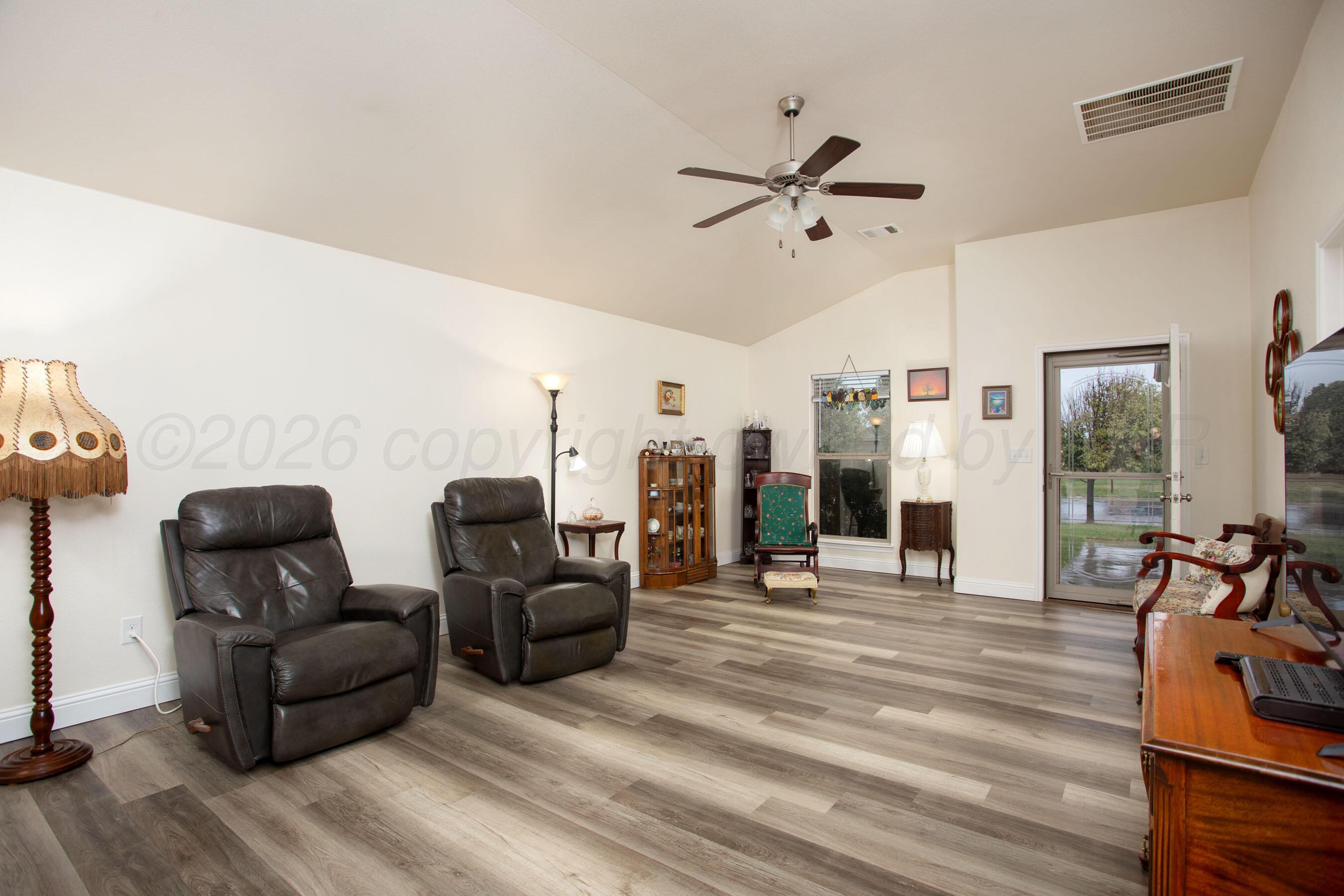 700 Elgin Street Property Photo 6