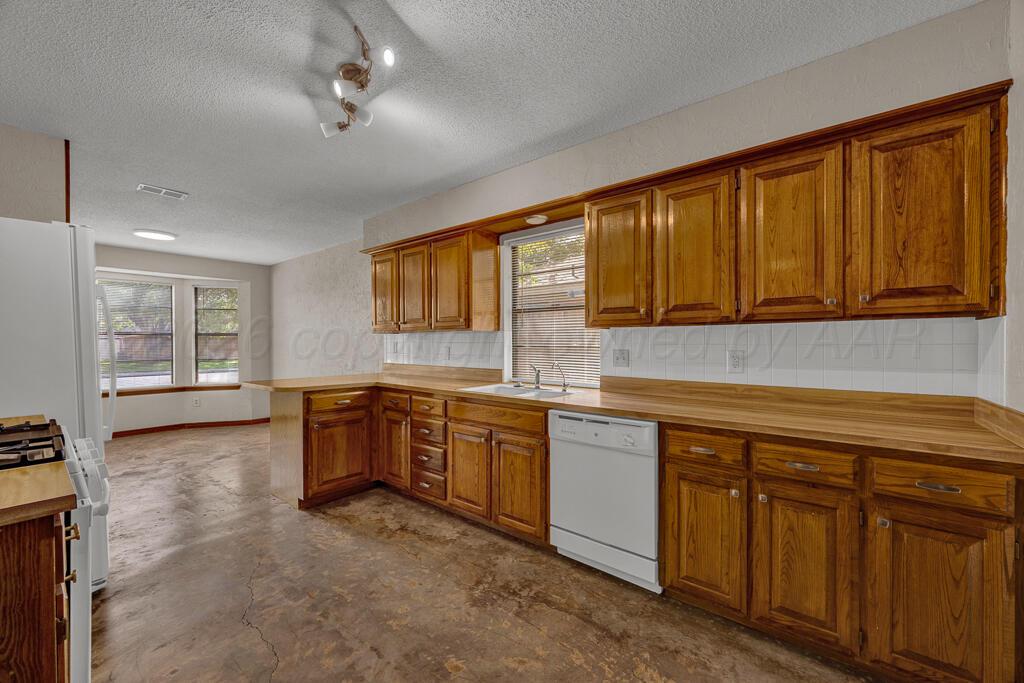 6702 Terryville Drive Property Photo 3
