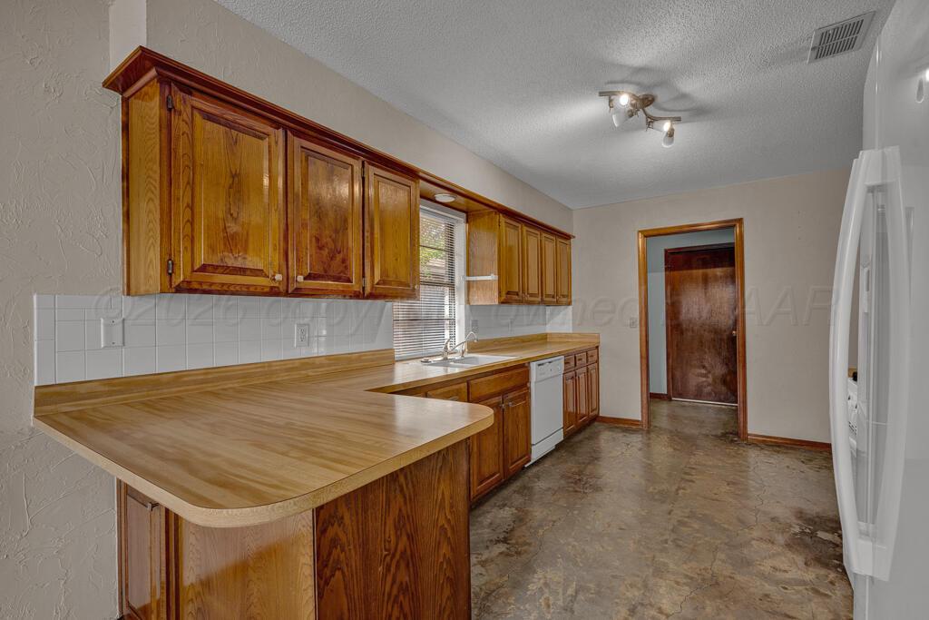 6702 Terryville Drive Property Photo 10