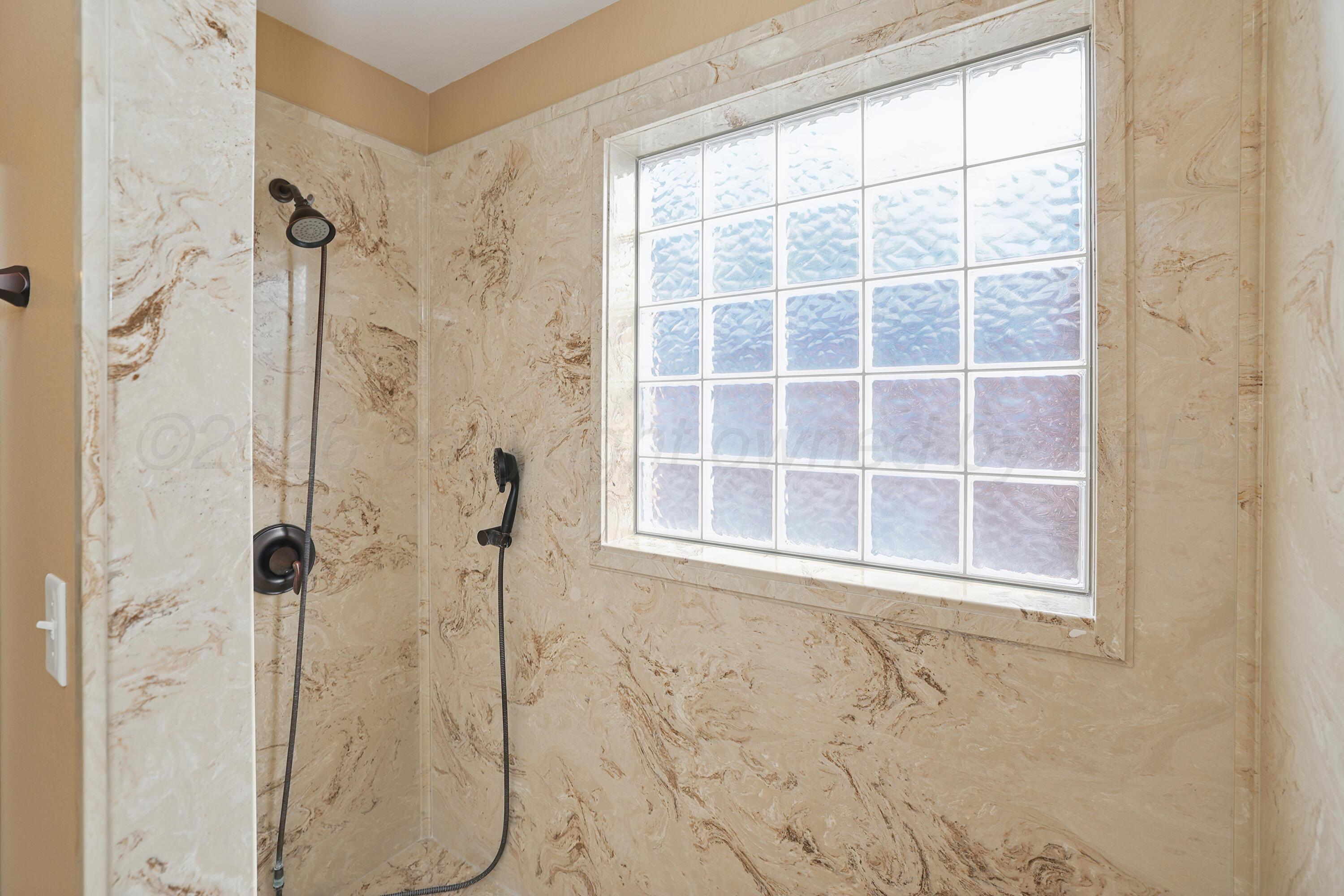 4724 Ashville Place Property Photo 13