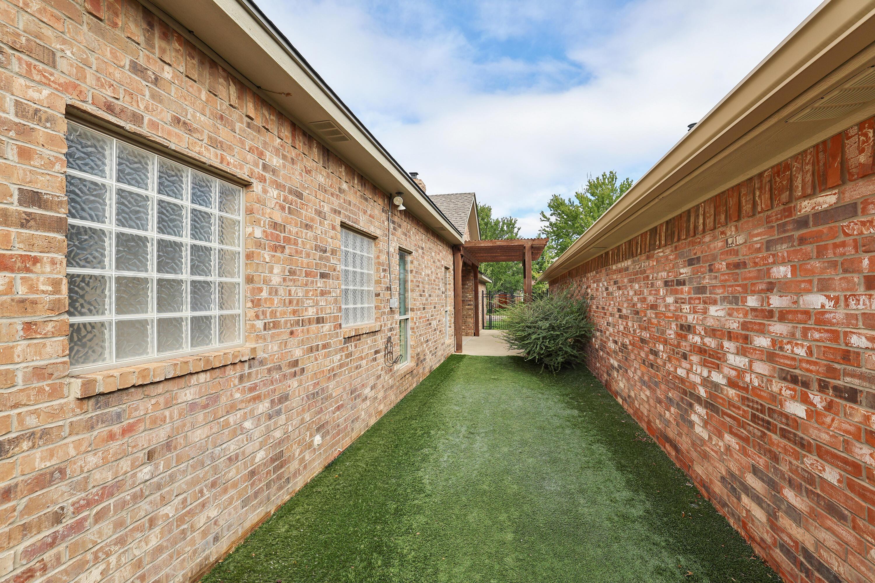 4724 Ashville Place Property Photo 29