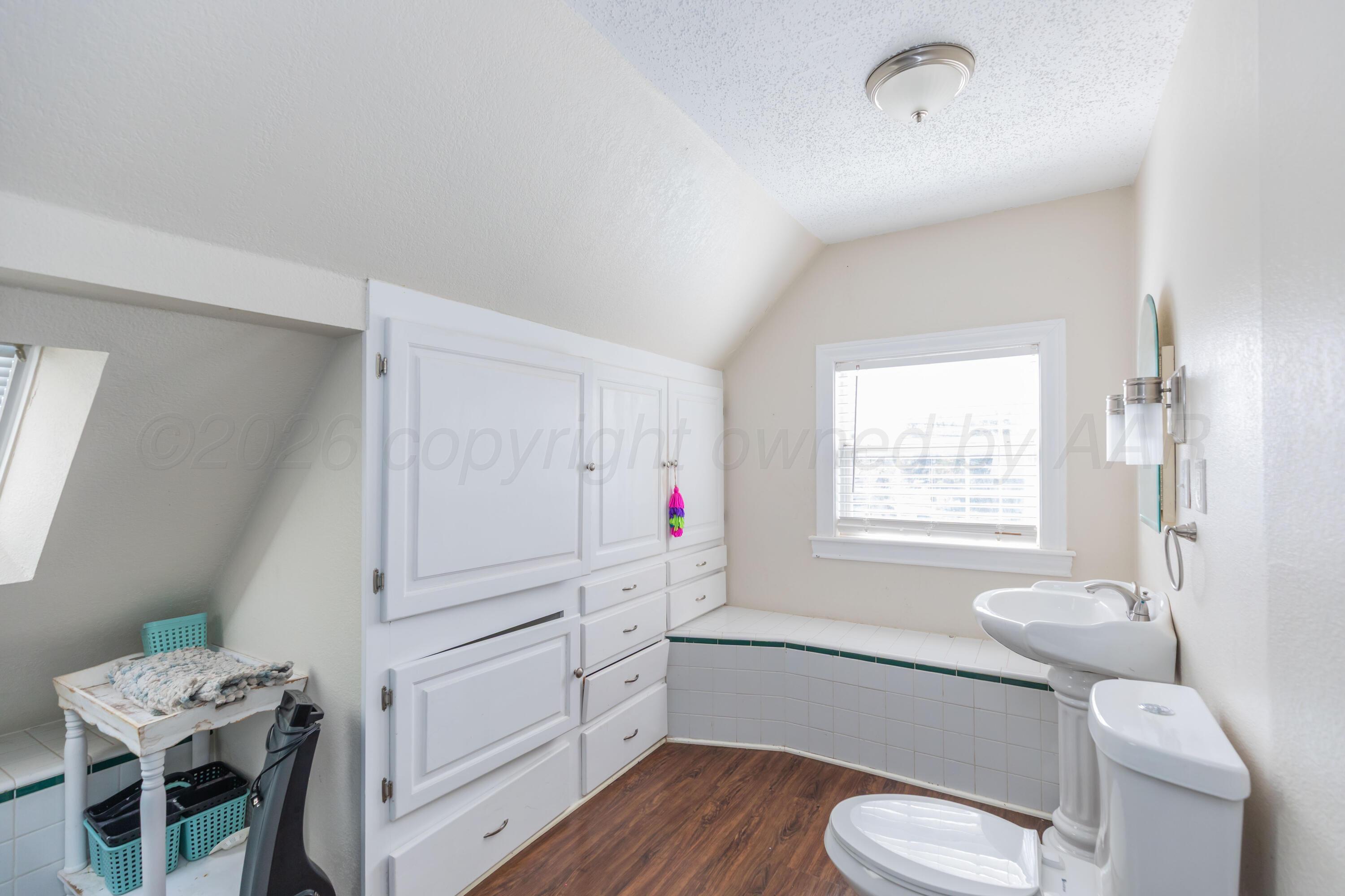 2422 5th Avenue Property Photo 20