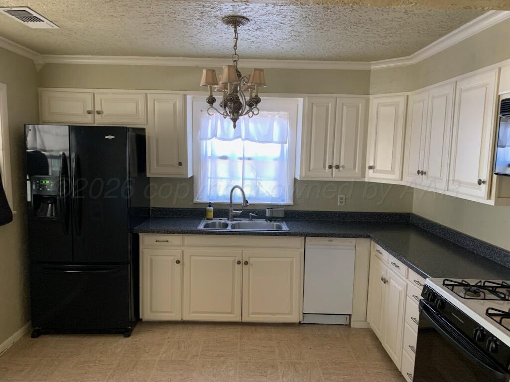 103 N Palo Duro Street Property Photo 5