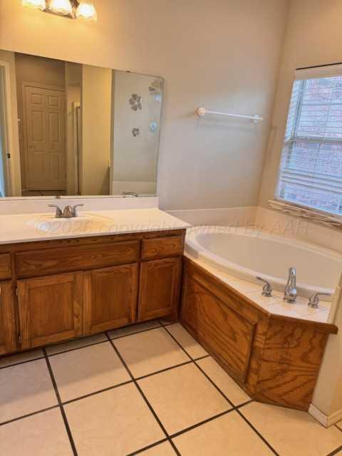 6304 S Crockett Street Property Photo 7