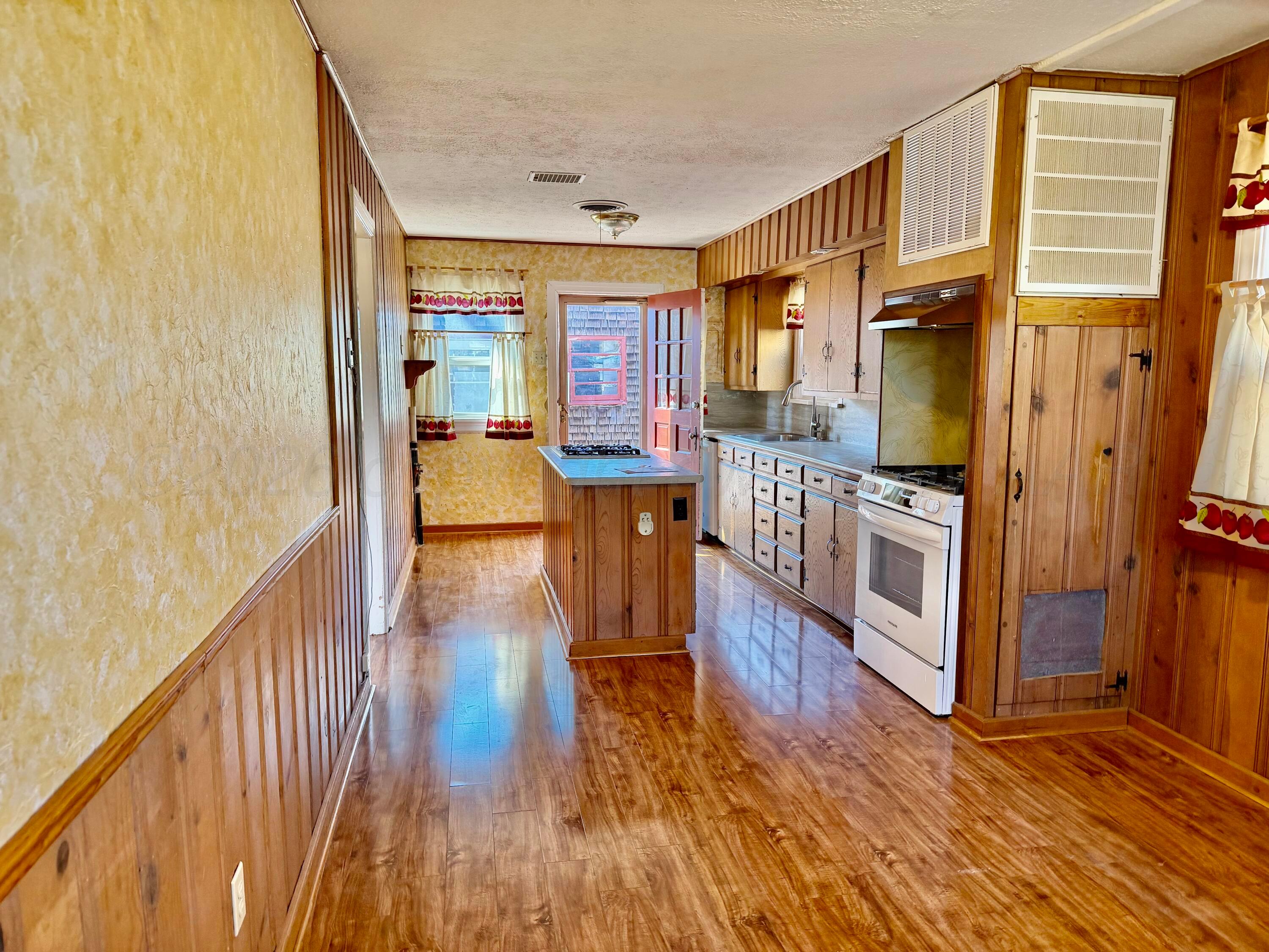 1718 S Monroe Street Property Photo 8
