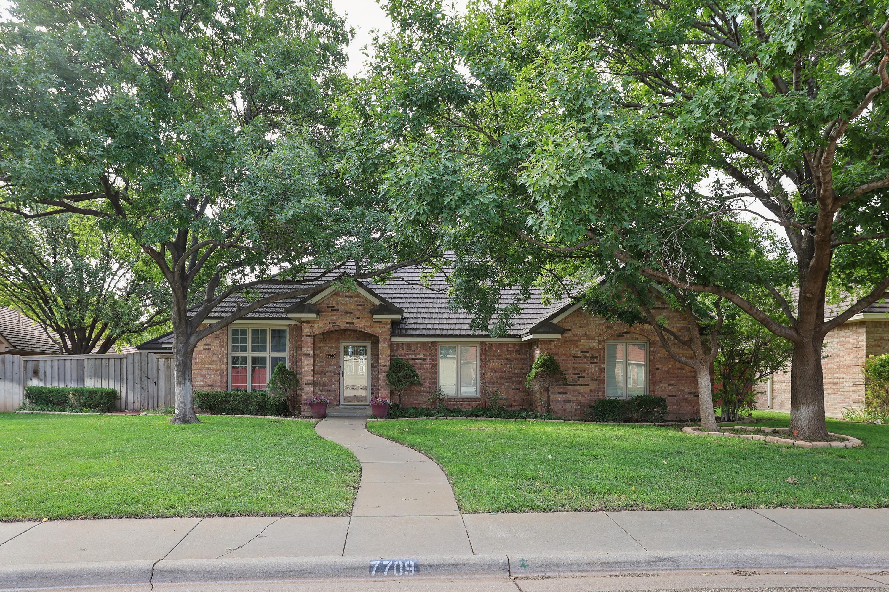 7709 Underwood Drive Property Photo 2