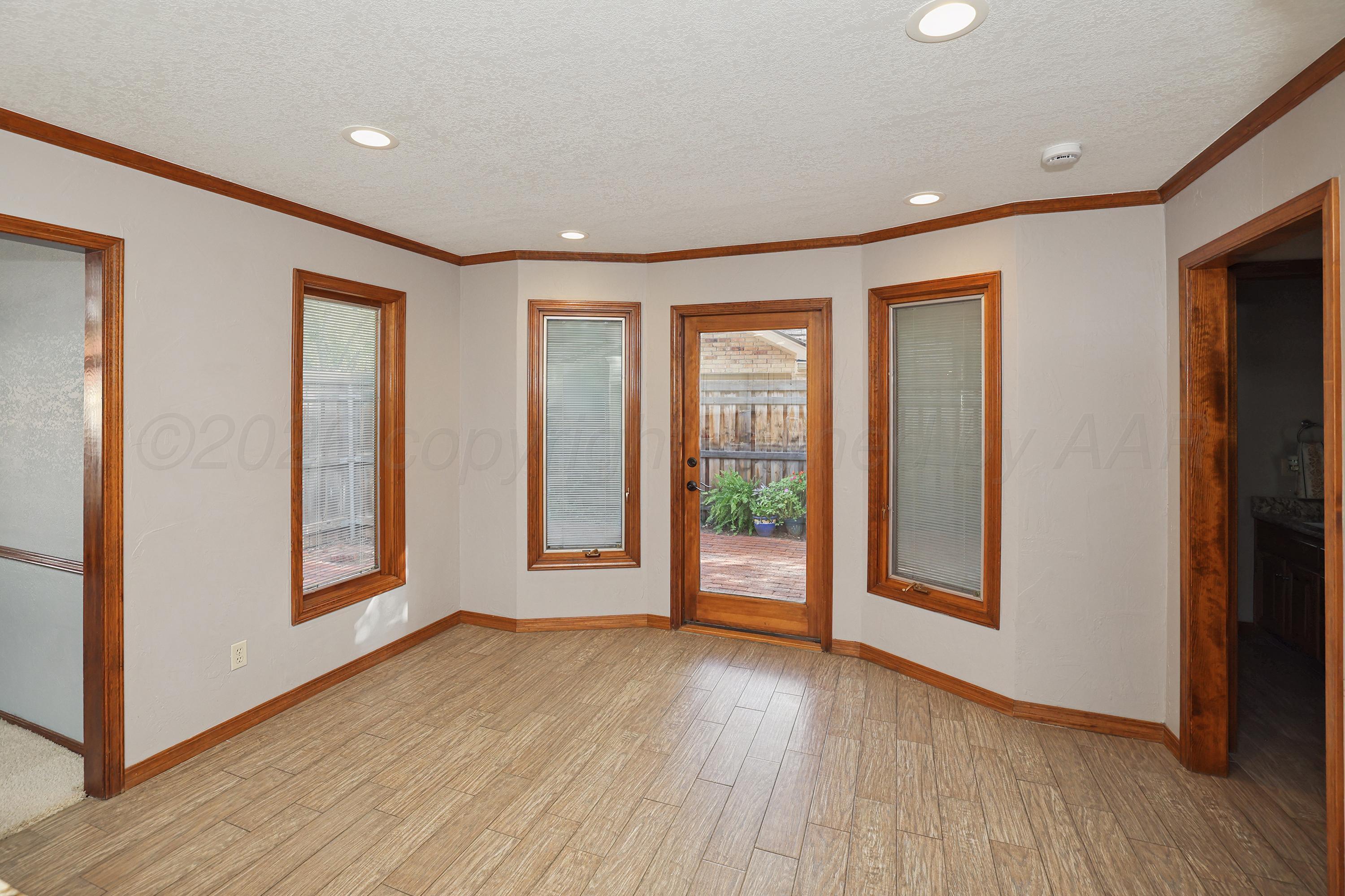 7709 Underwood Drive Property Photo 14